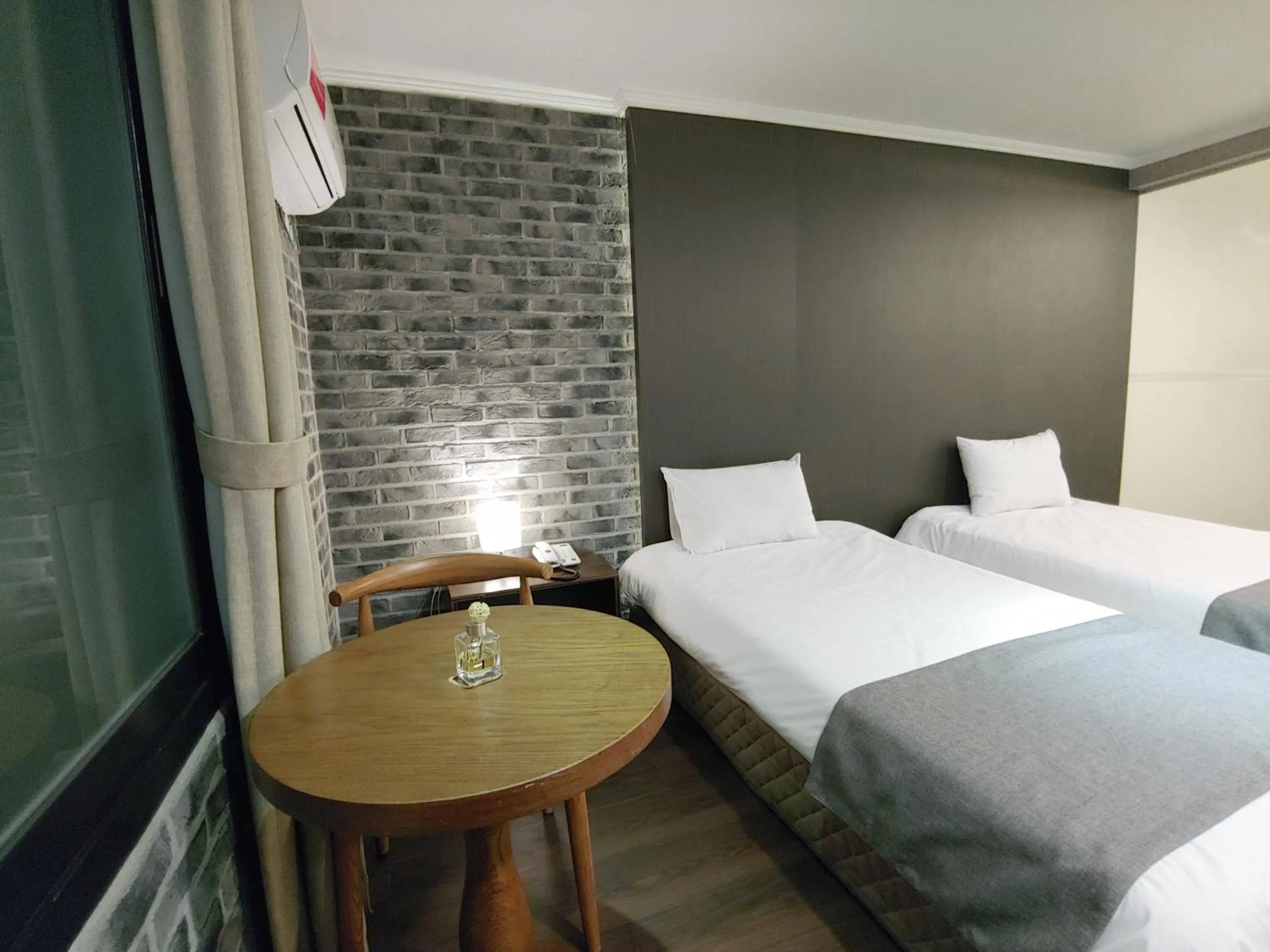 Standard Twin Room in Hotel Tong Yeondong Jeju