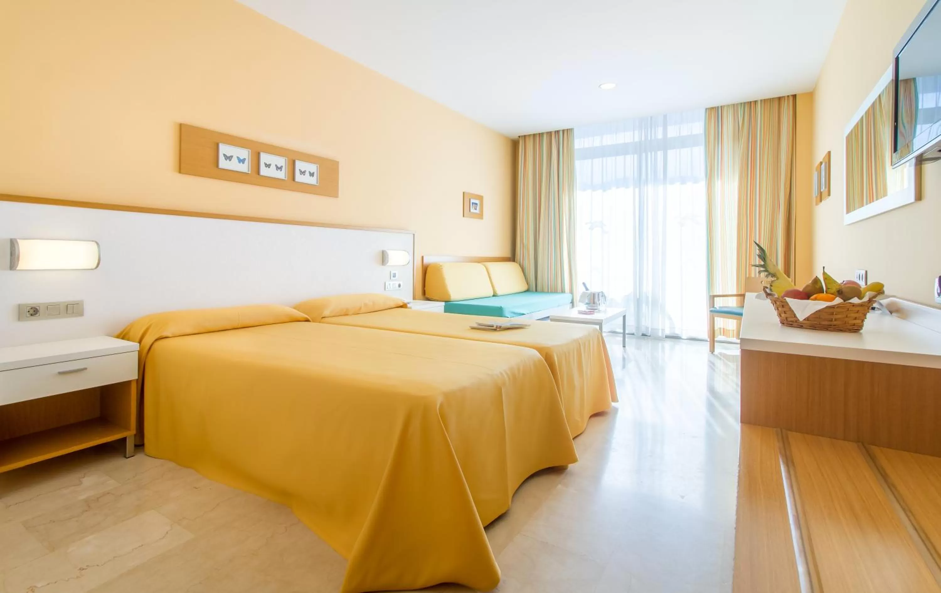 Triple Room with Pool View (2 Adults + 1 Child) in Hotel Mediterraneo
