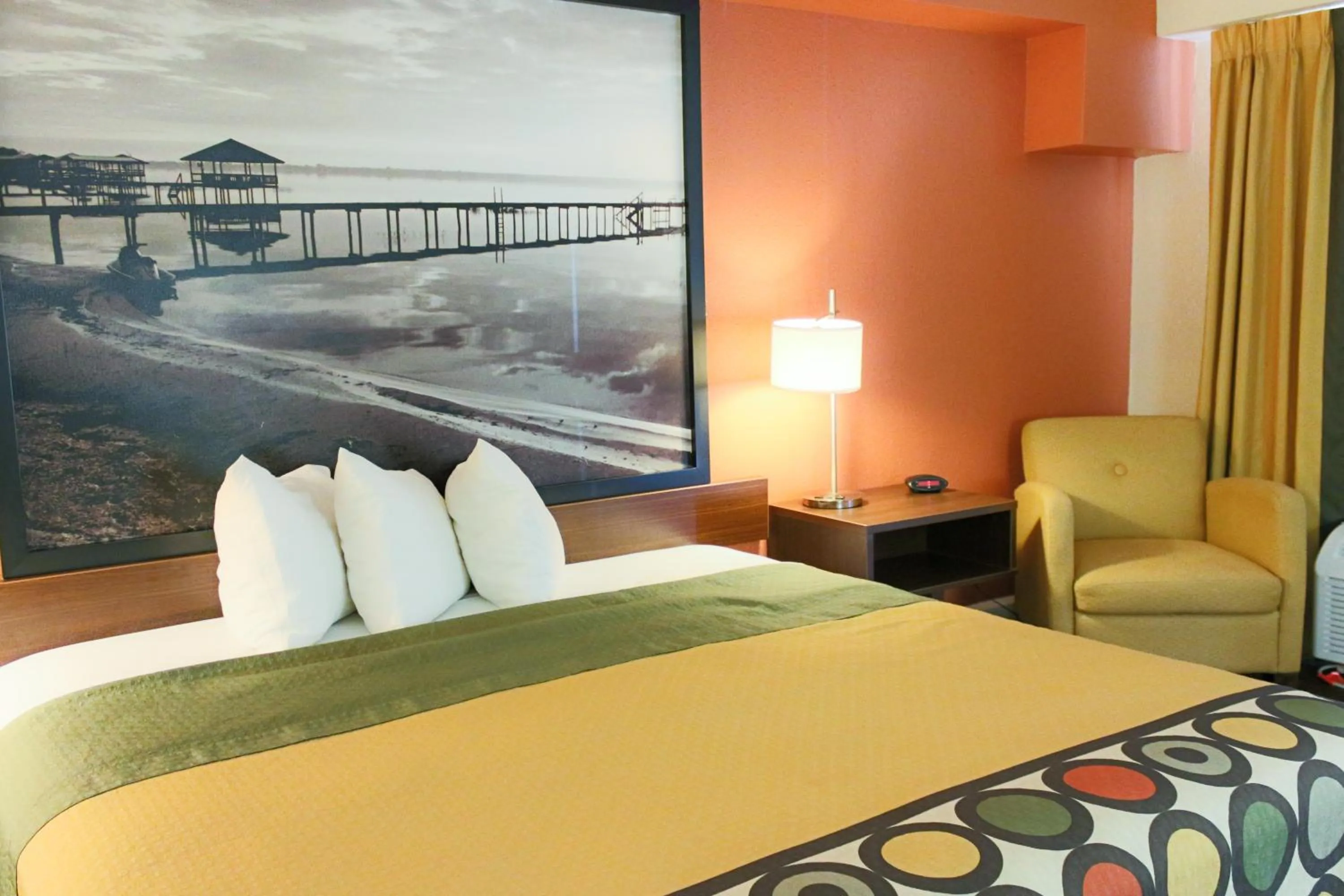 King Room - Non-Smoking in Super 8 by Wyndham Orlando International Drive