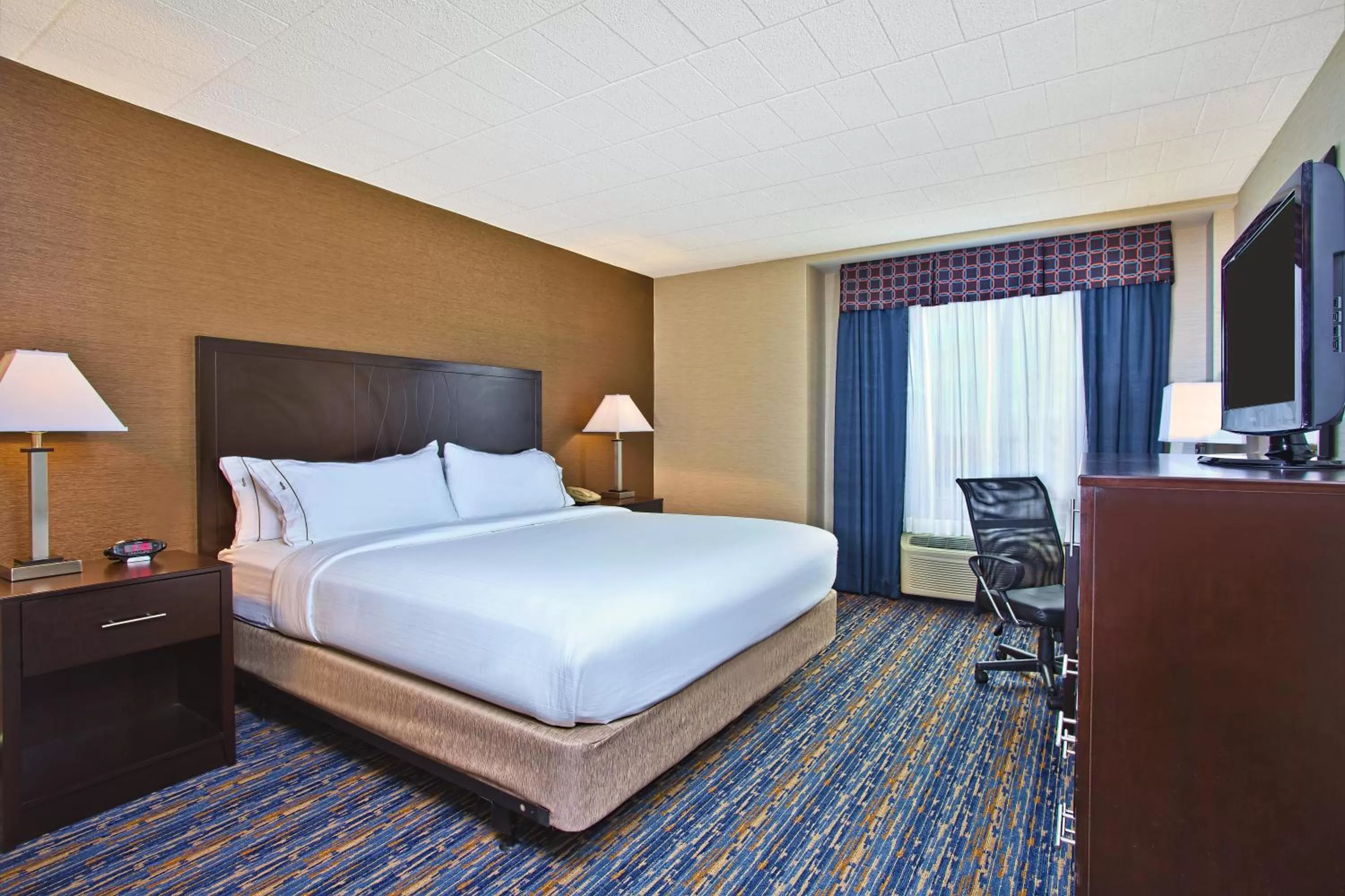 King Room - Non-Smoking in Holiday Inn Express and Suites Pittsburgh West Mifflin, an IHG Hotel