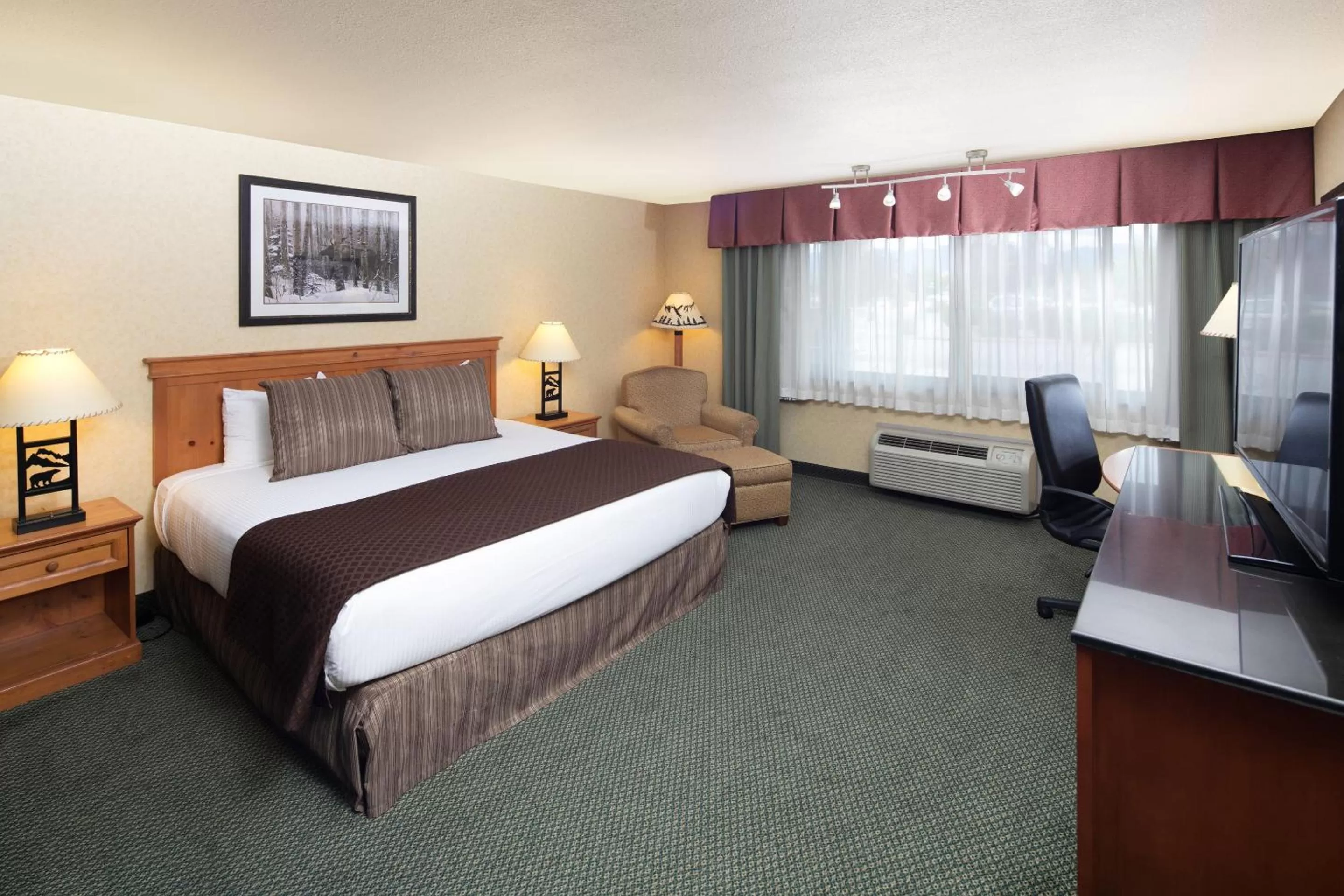 King Room with Roll-In Shower - Disability Access in Red Lion Hotel Kalispell