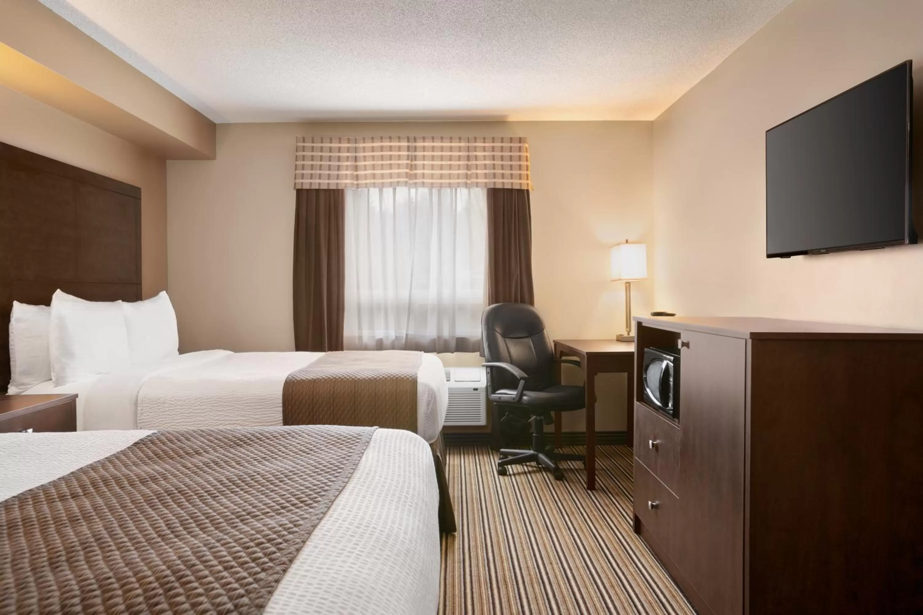 Queen Room with Two Queen Beds - Second Floor/Non-Smoking in Days Inn by Wyndham Leamington