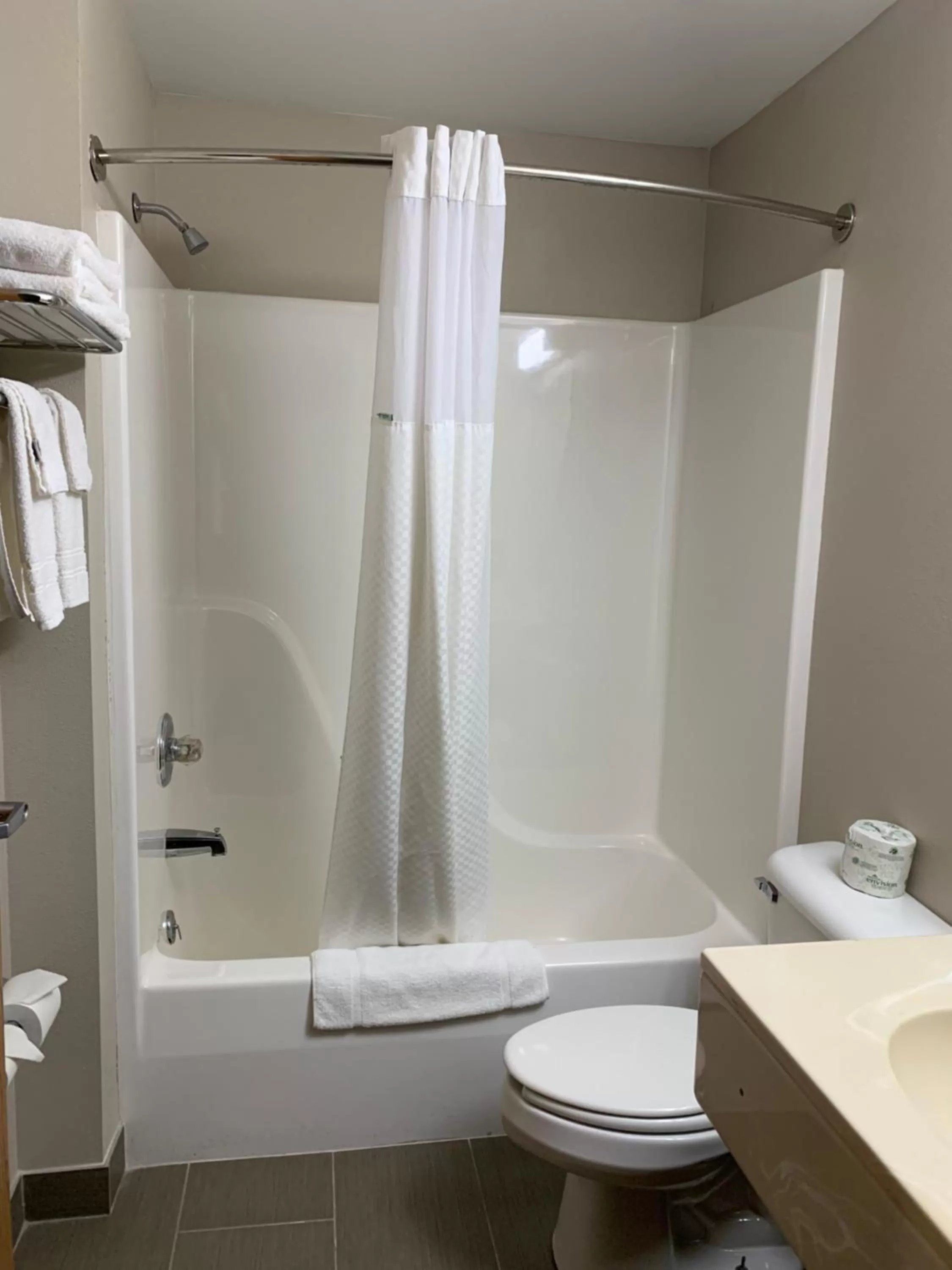 Queen Room - Non-Smoking in Microtel Inn & Suites by Wyndham Fond Du Lac