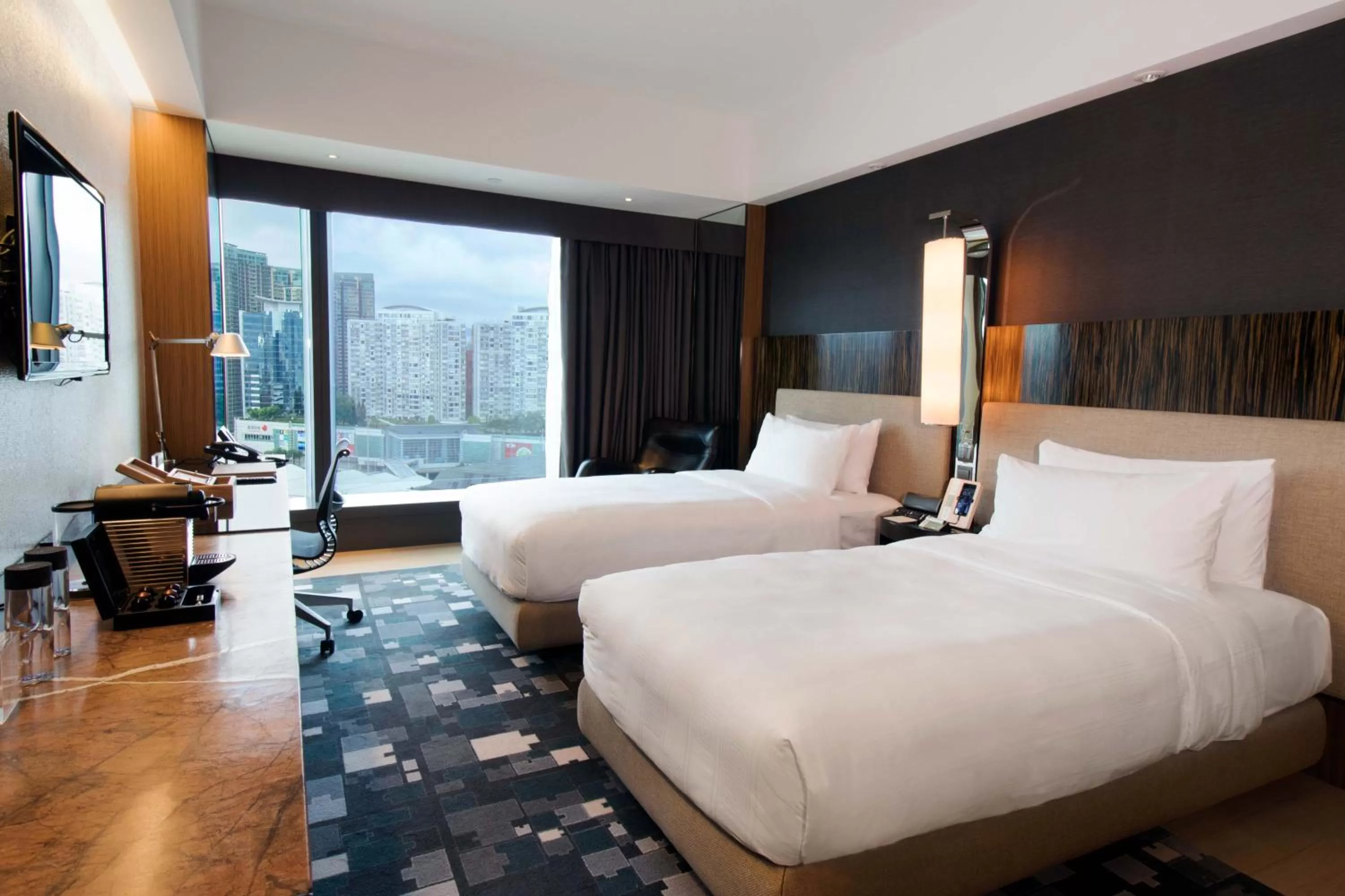 Club 36 Twin Room with City View in Hotel ICON