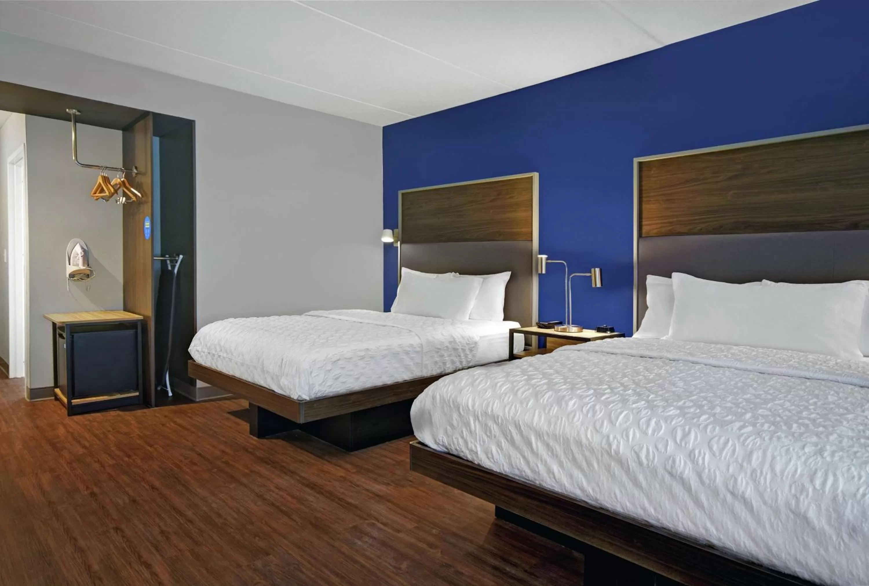 Queen Room with Two Queen Beds and Roll-In Shower - Mobility Access in Tru By Hilton Burlington
