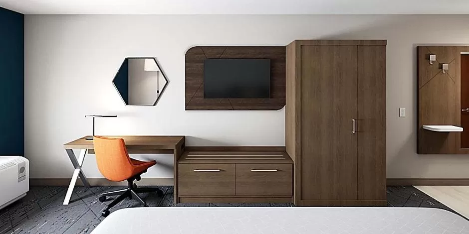 King Suite with Sofa Bed in Holiday Inn Express - Gloucester by IHG