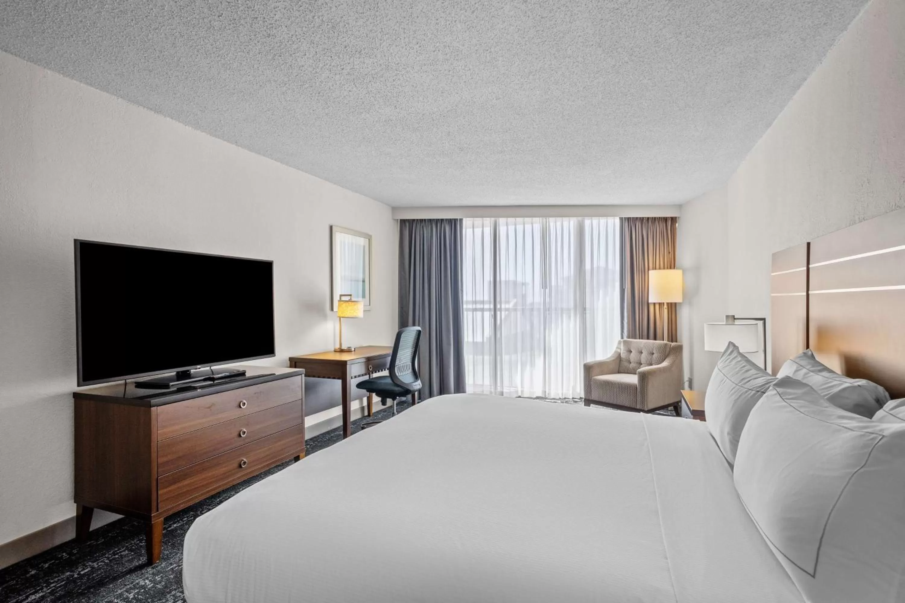King Room with Balcony - Non-Smoking in DoubleTree by Hilton Atlantic Beach Oceanfront