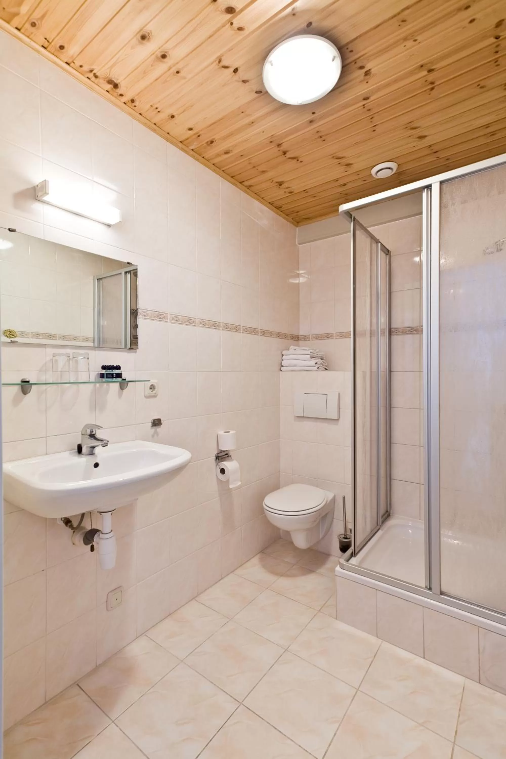 Double or Twin Room with Bathroom in Hotel Verhoeven