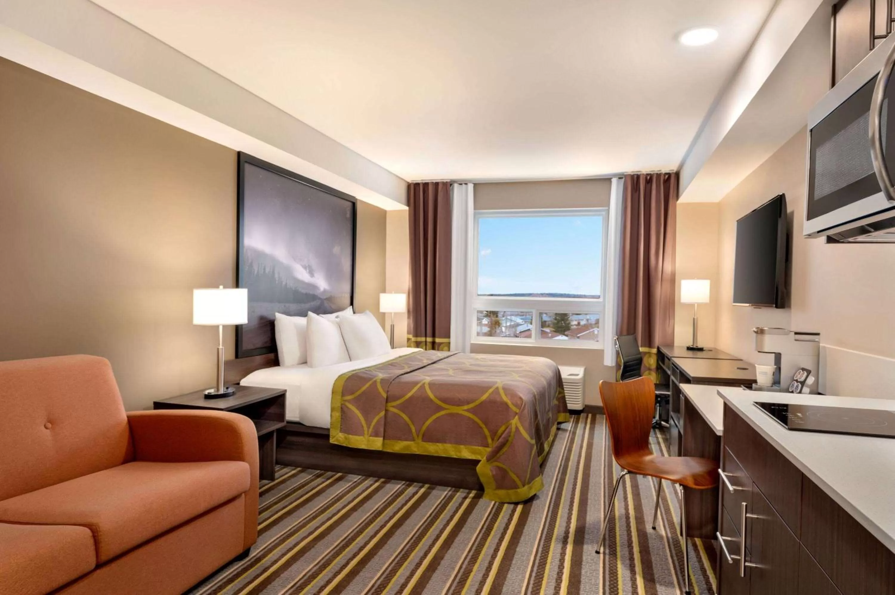 Queen Studio Suite - Non-Smoking in Super 8 by Wyndham Thompson