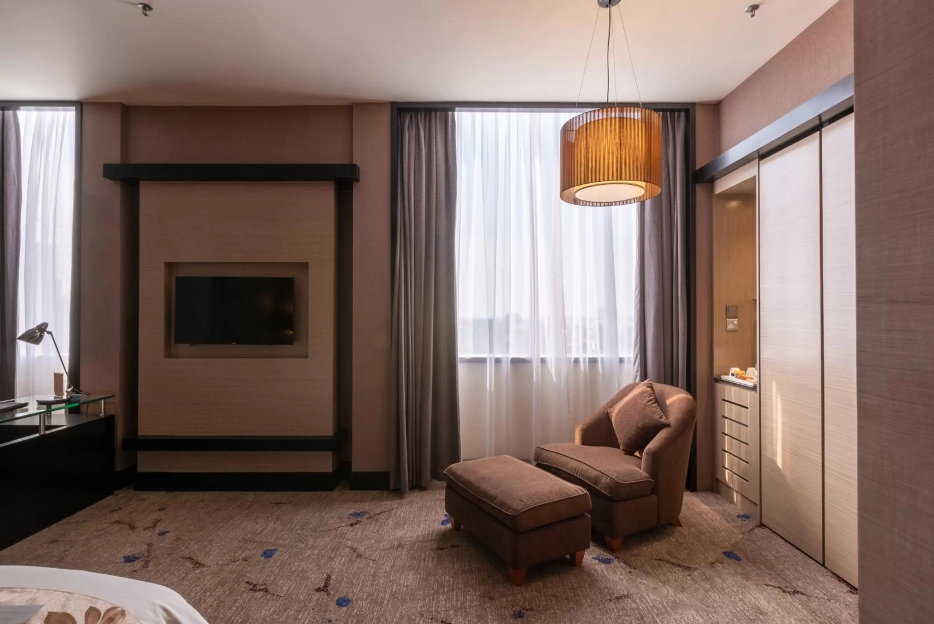 Seating area, Bed in New World Suites