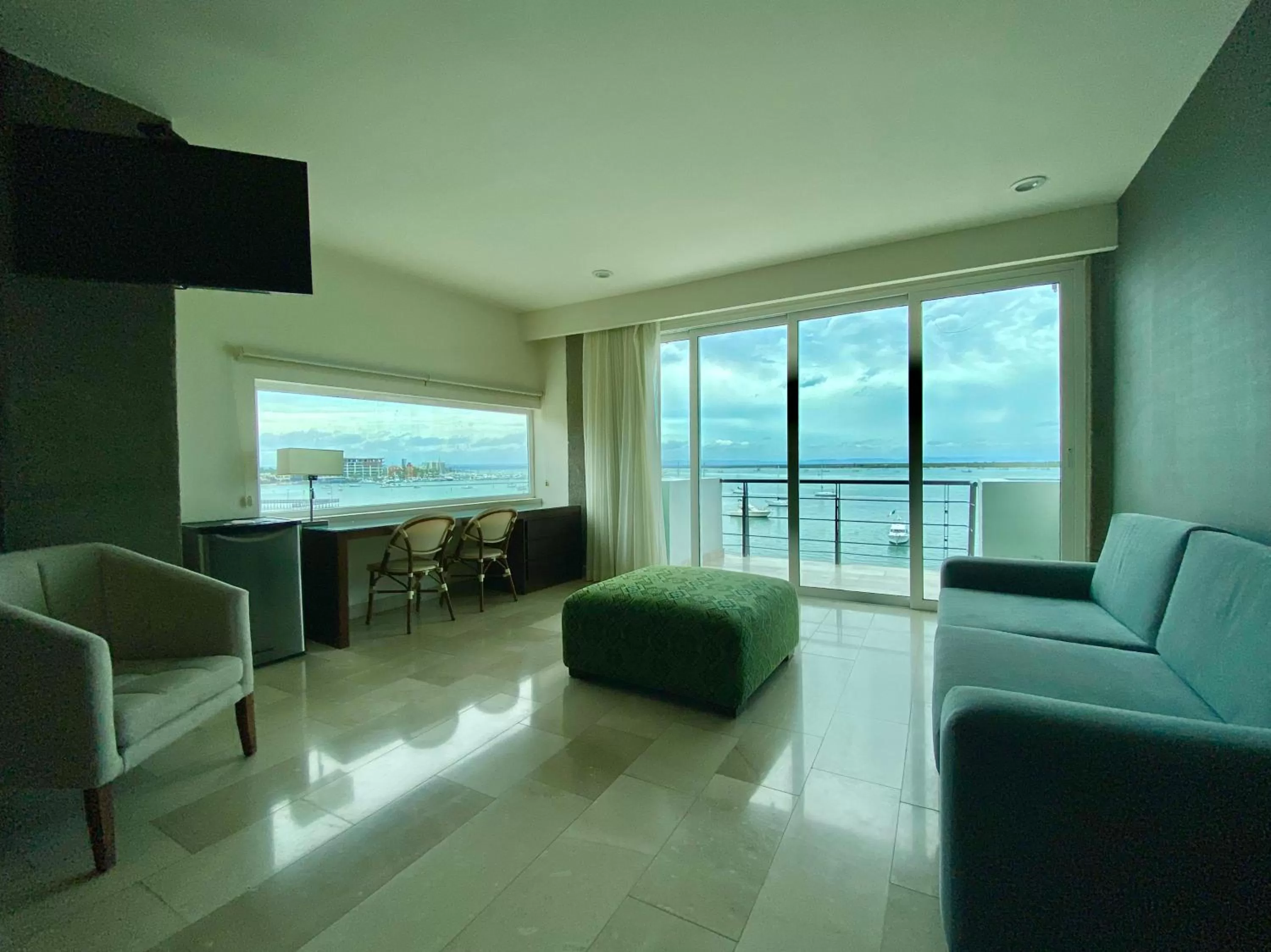 Master Suite in Seven Crown La Paz Malecon