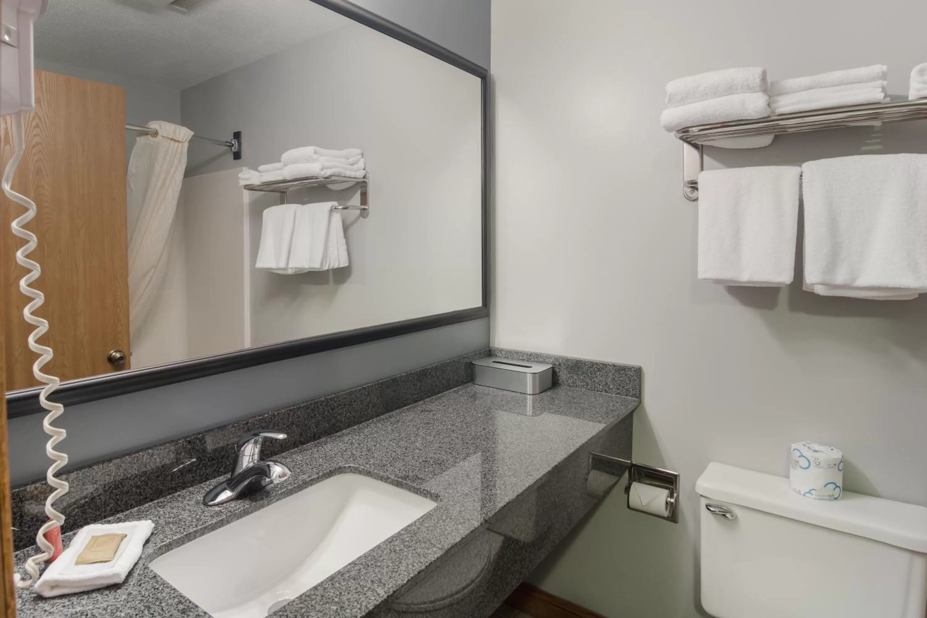 Deluxe King Room in Boarders Inn & Suites by Cobblestone Hotels - Superior/Duluth