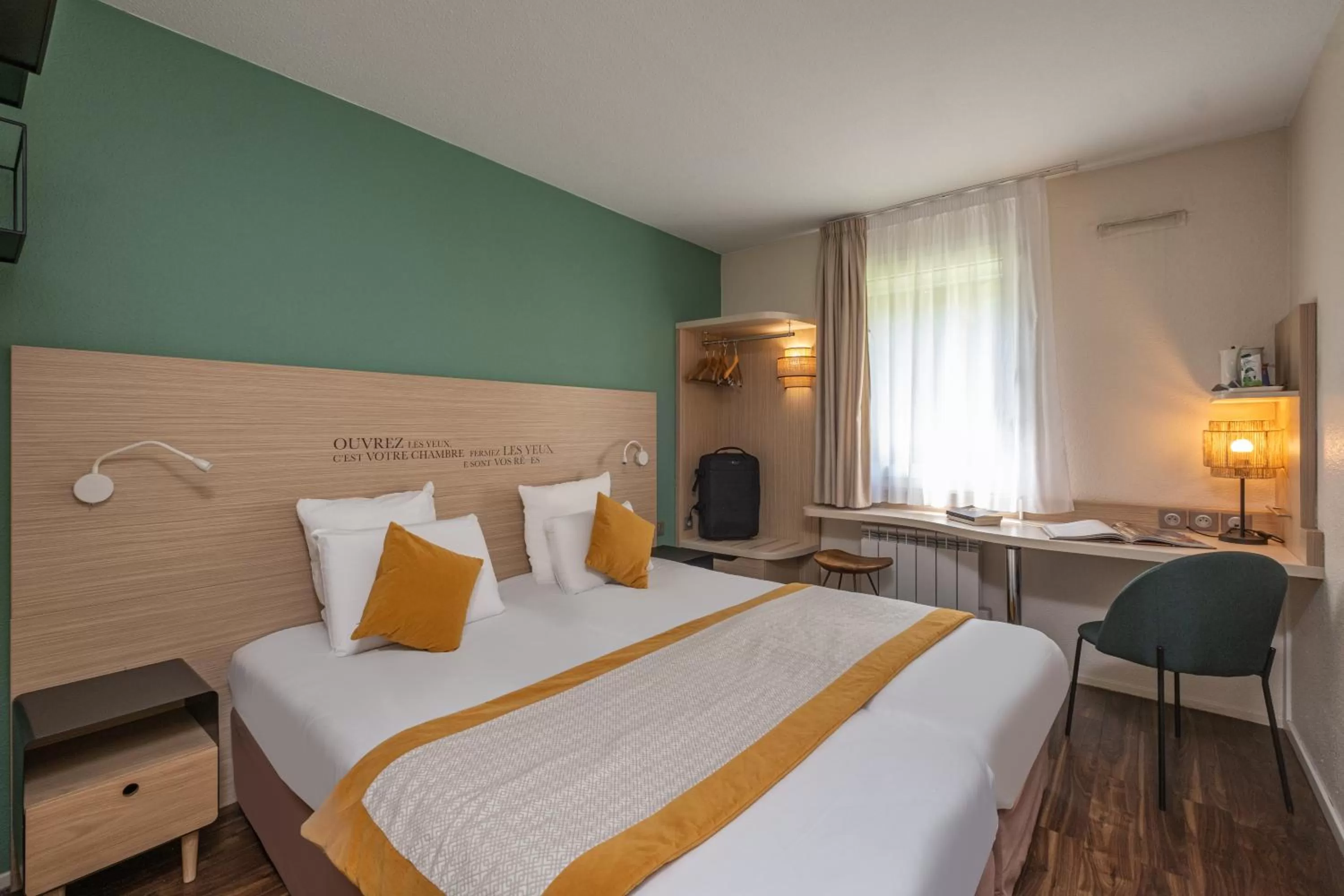 Superior Room - 1 Double Bed 1 Single Bed in Kyriad Lyon Est - Bron Eurexpo Le Cottage