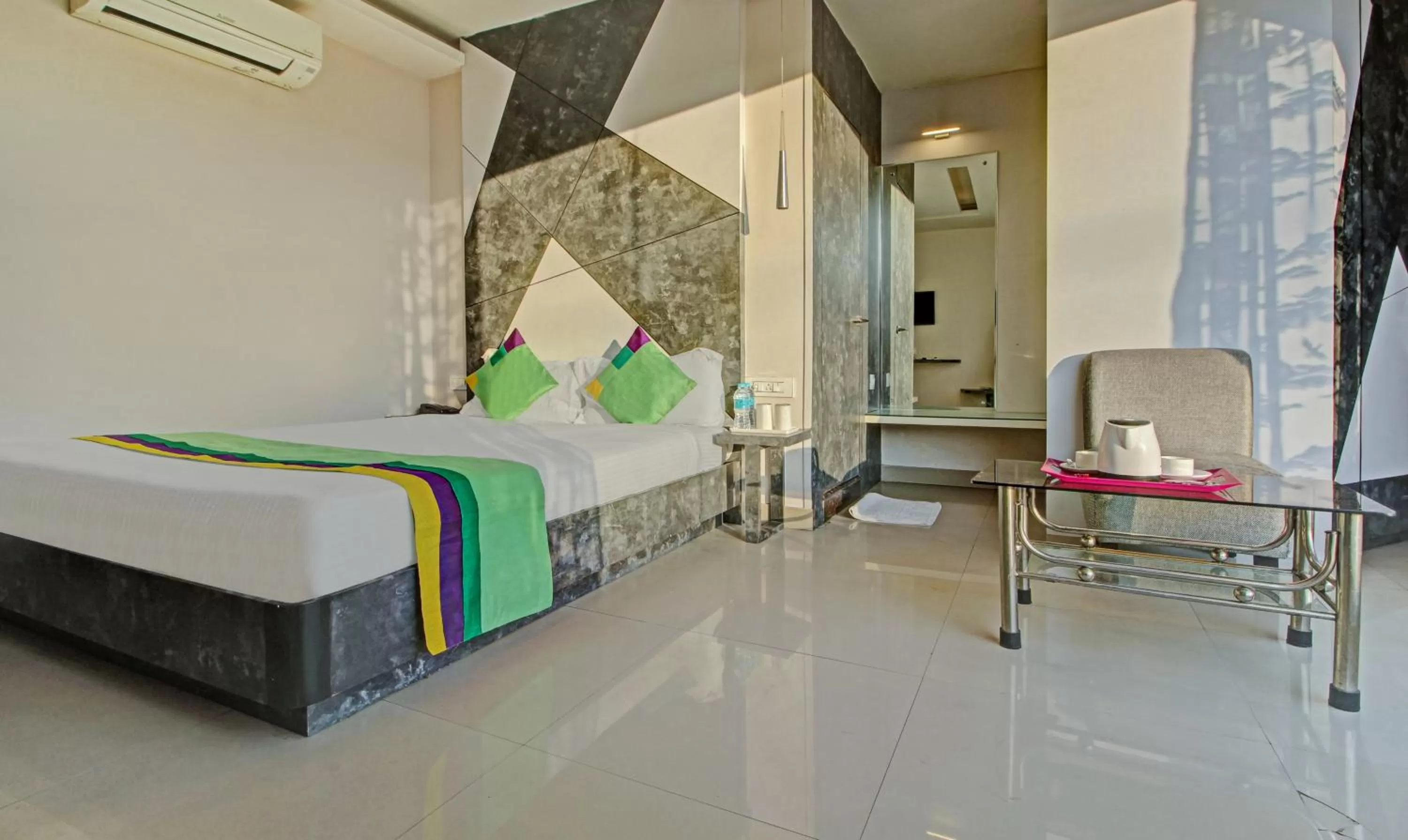 Deluxe Room - single occupancy in Treebo Glassotel Near Ruby Hospital