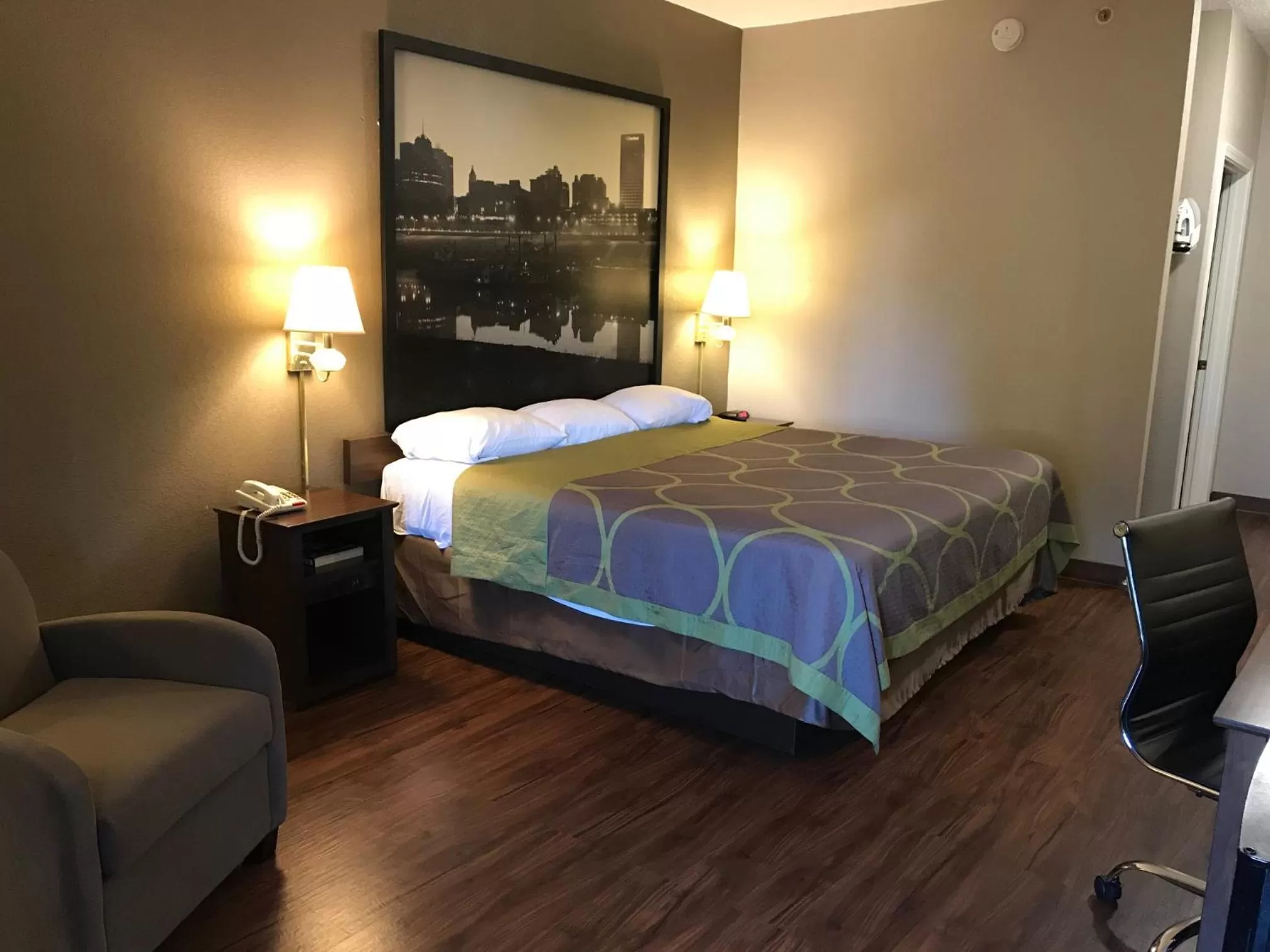 King Room - Smoking  in Super 8 by Wyndham Hernando