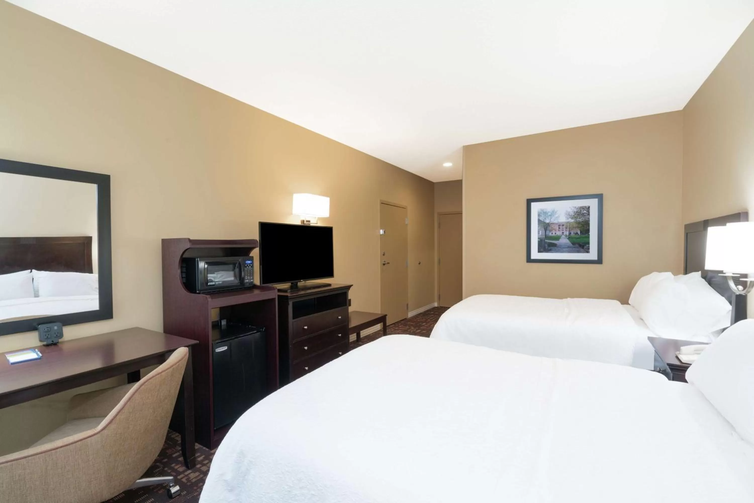 Double Room with Two Double Beds - Hearing Access/Non-Smoking in Hampton Inn Corydon