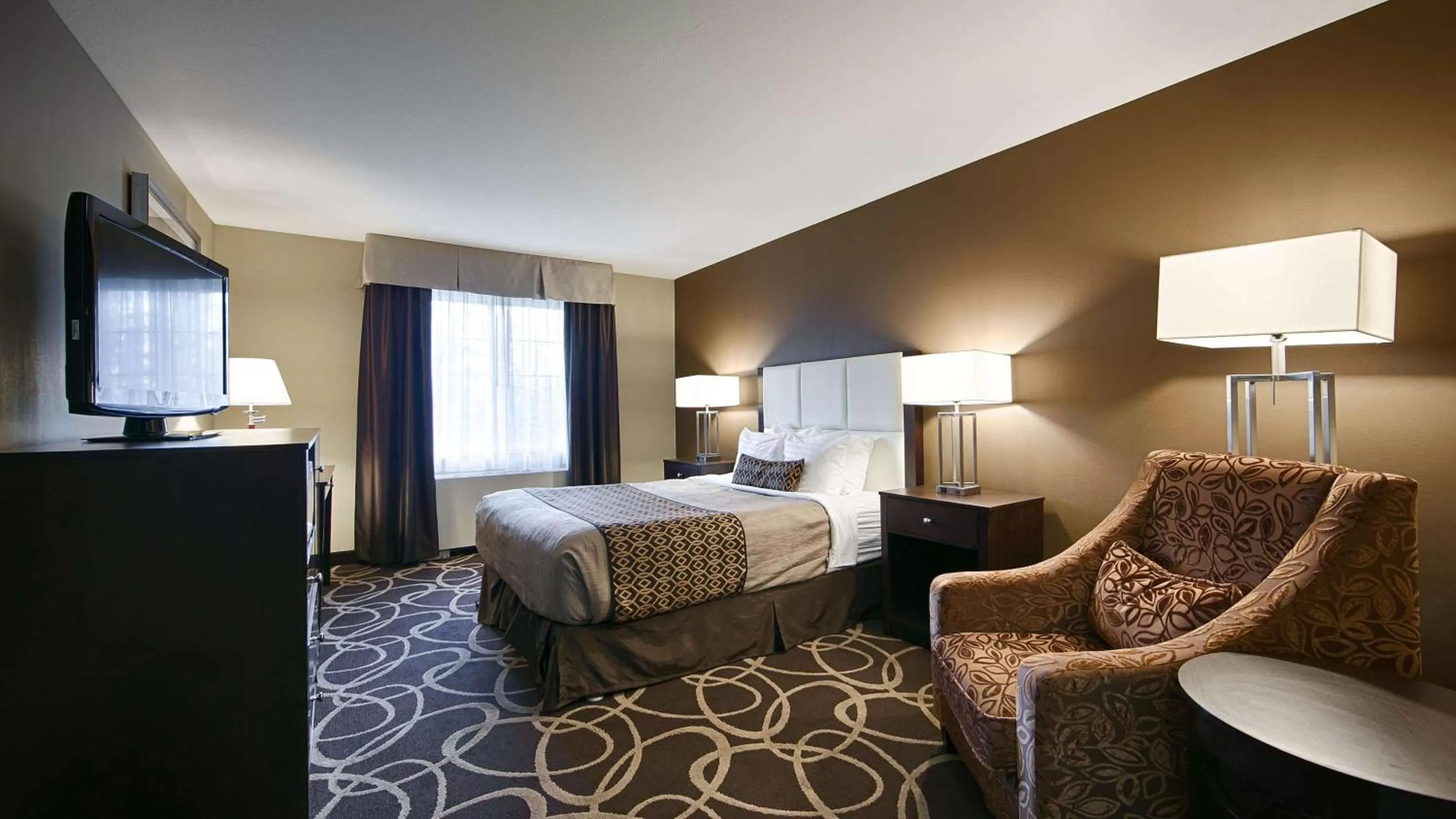 Queen Room - Hearing Accessible in Best Western Plus Pioneer Park Inn