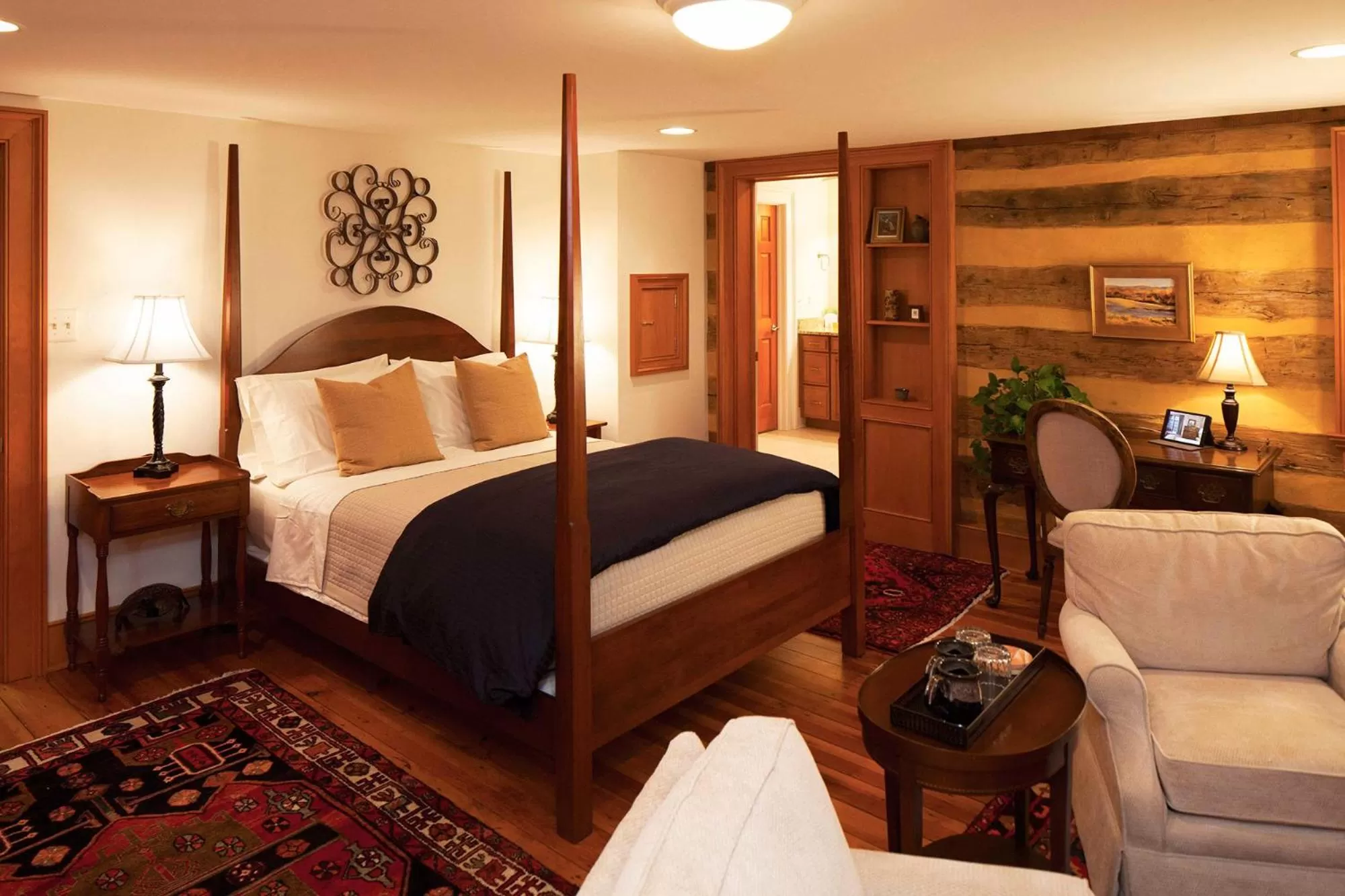 Deluxe Queen Suite in Hillbrook Inn & Spa