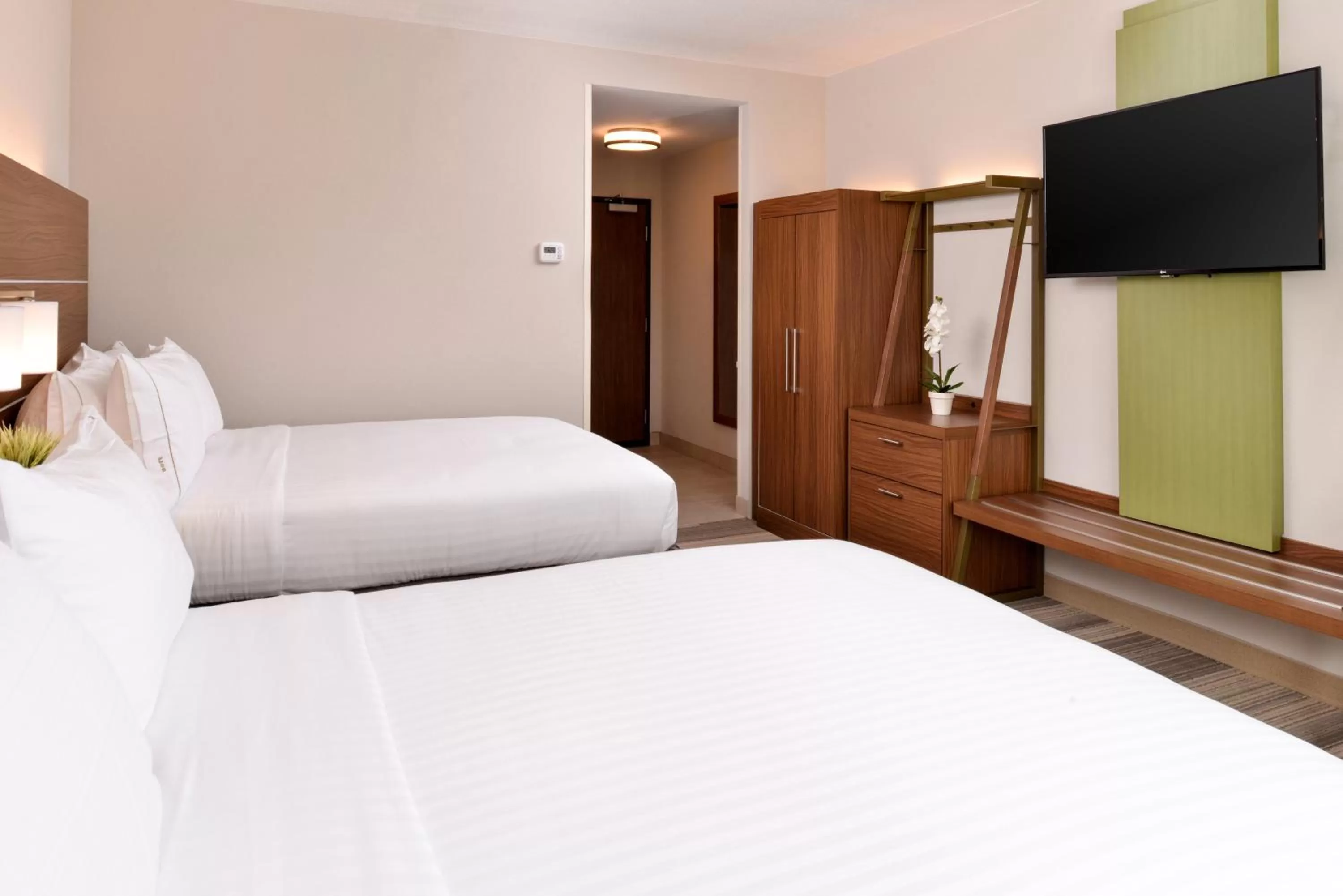 Standard Queen Room with Two Queen Beds in Holiday Inn Express & Suites Trinity by IHG