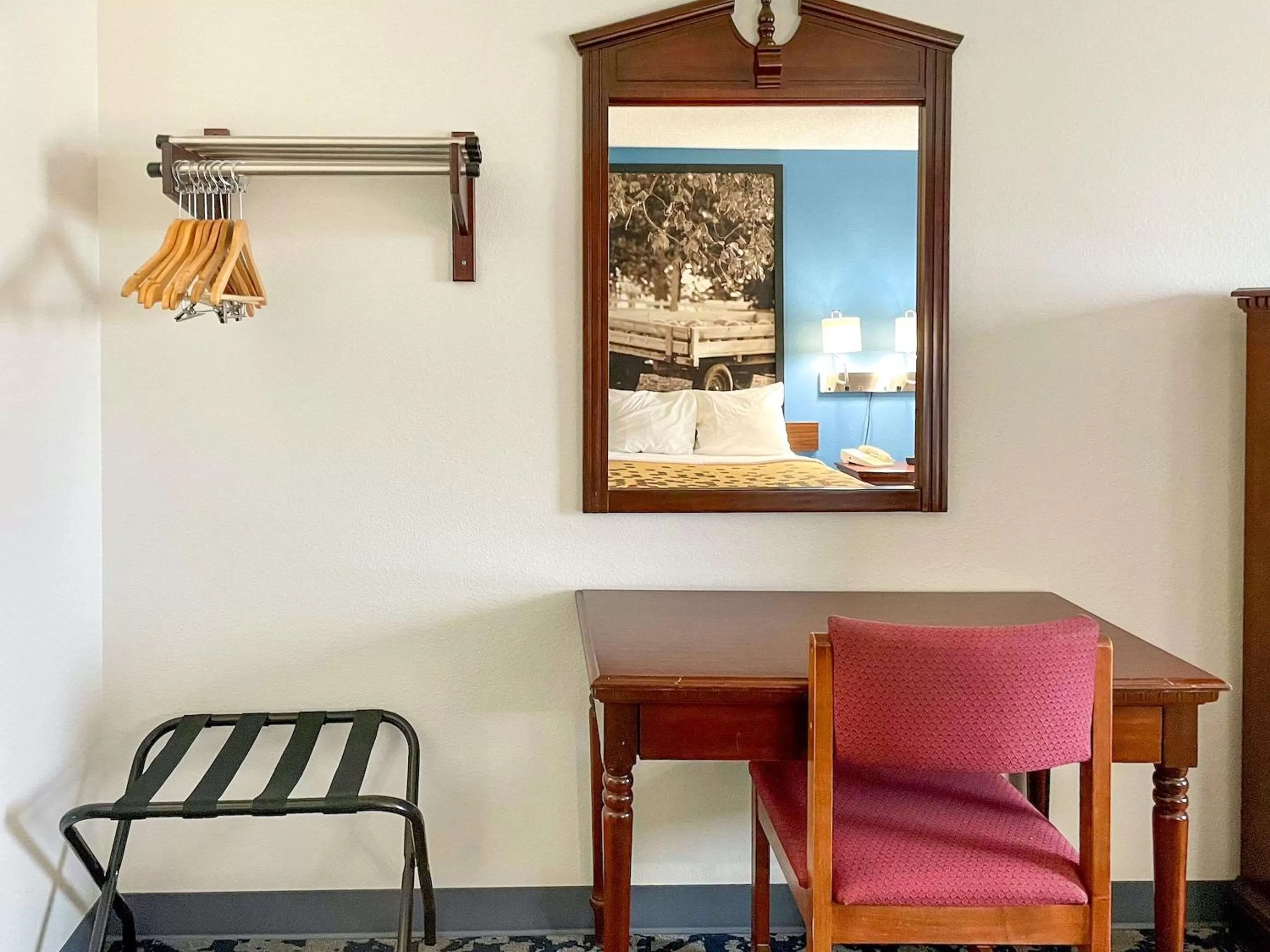 Standard King Room - Non-Smoking  in Rodeway Inn near I-35 Lamoni