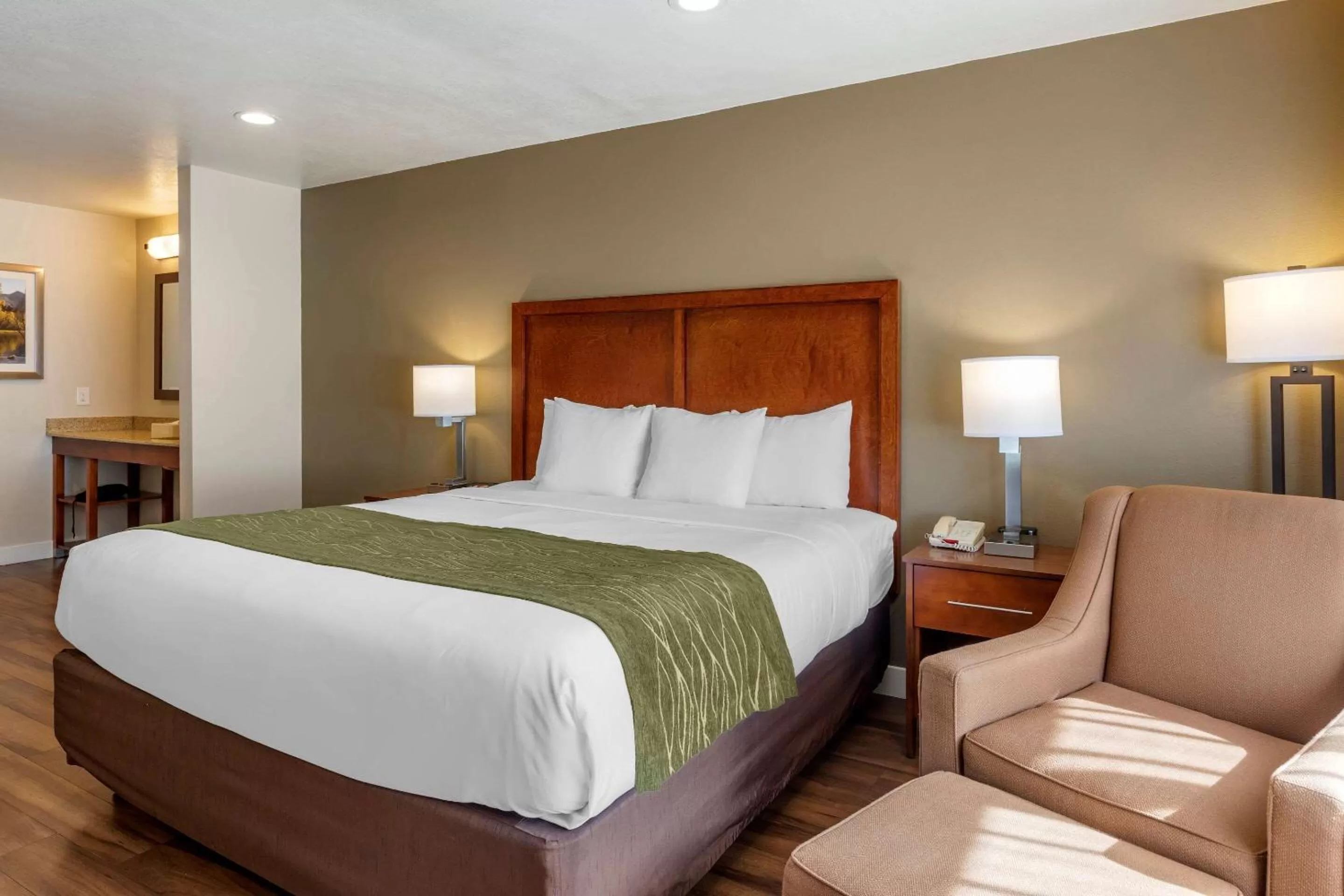 King Room - Non-Smoking in Comfort Inn Bishop