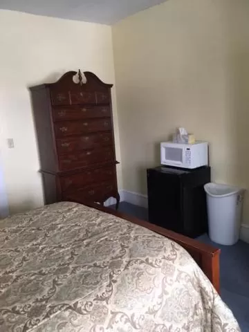 Queen Room in Victorian Charm Inn