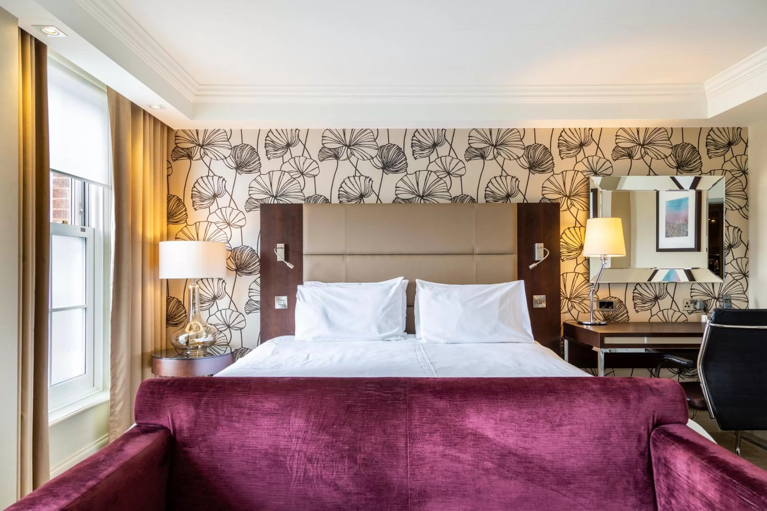 Deluxe Queen Room in The Lensbury Resort