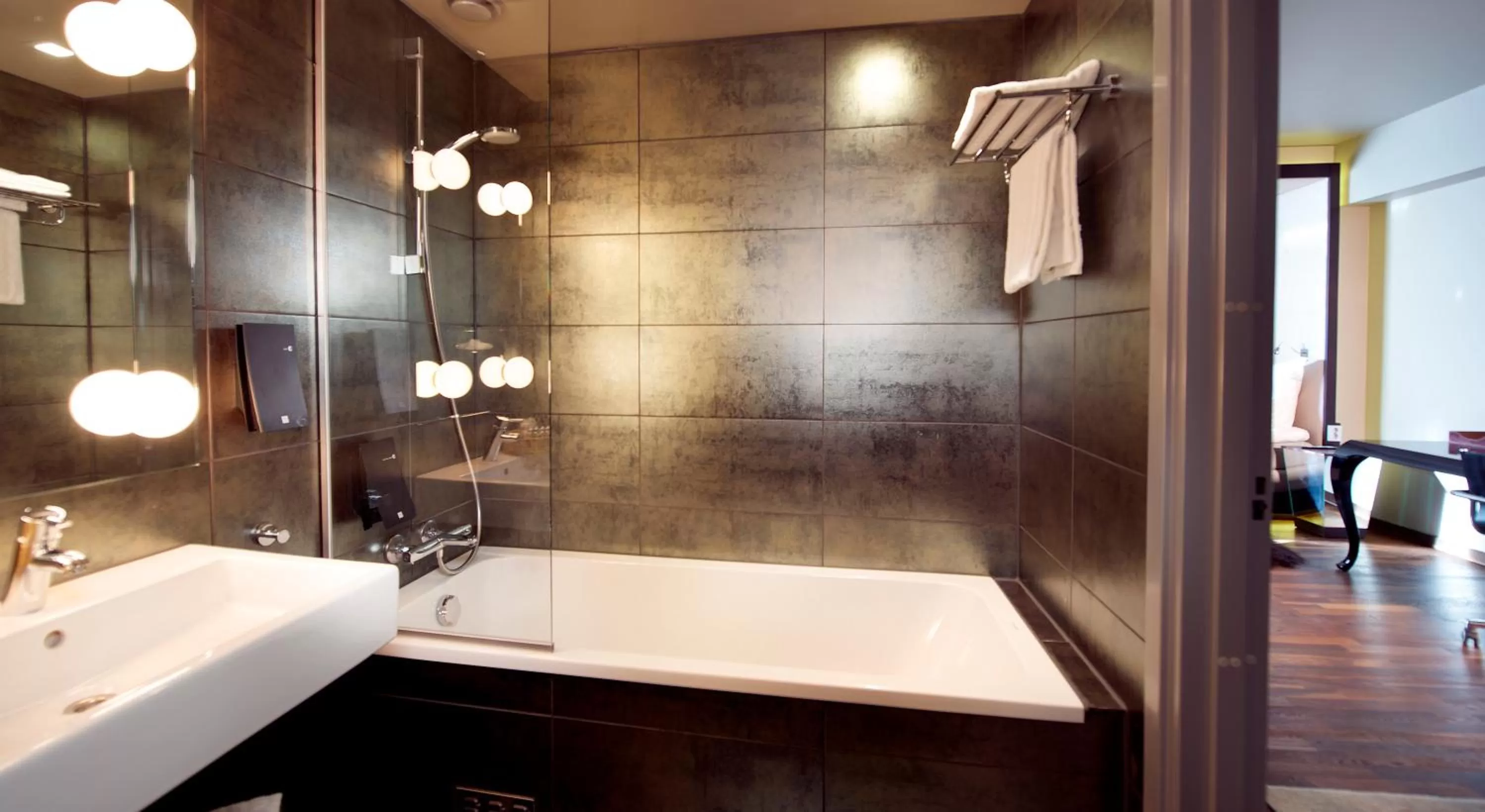 Superior Twin Room in Home Hotel Folketeateret