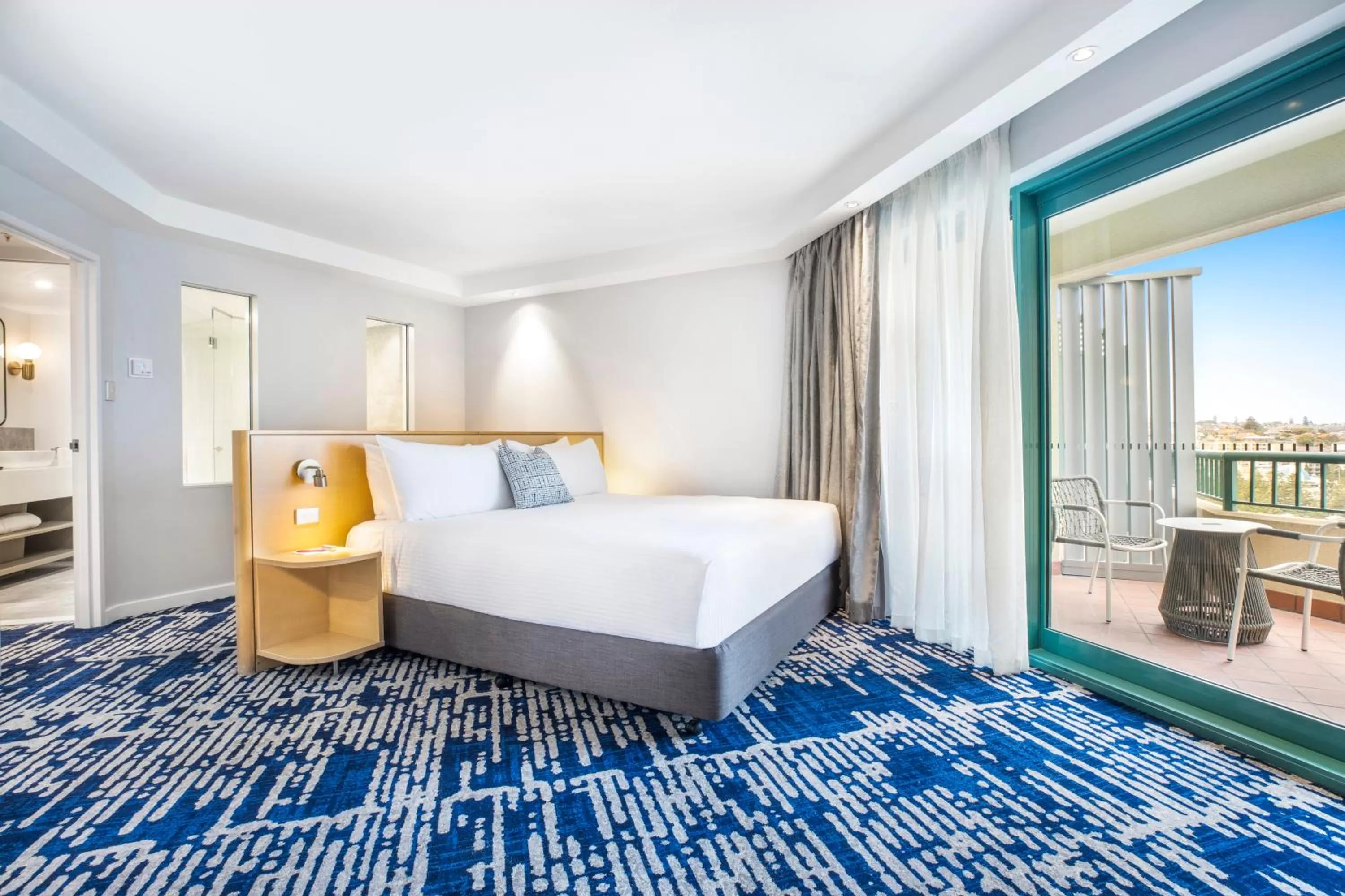 Premium Junior King Suite with Ocean View in Crowne Plaza Sydney Coogee Beach by IHG