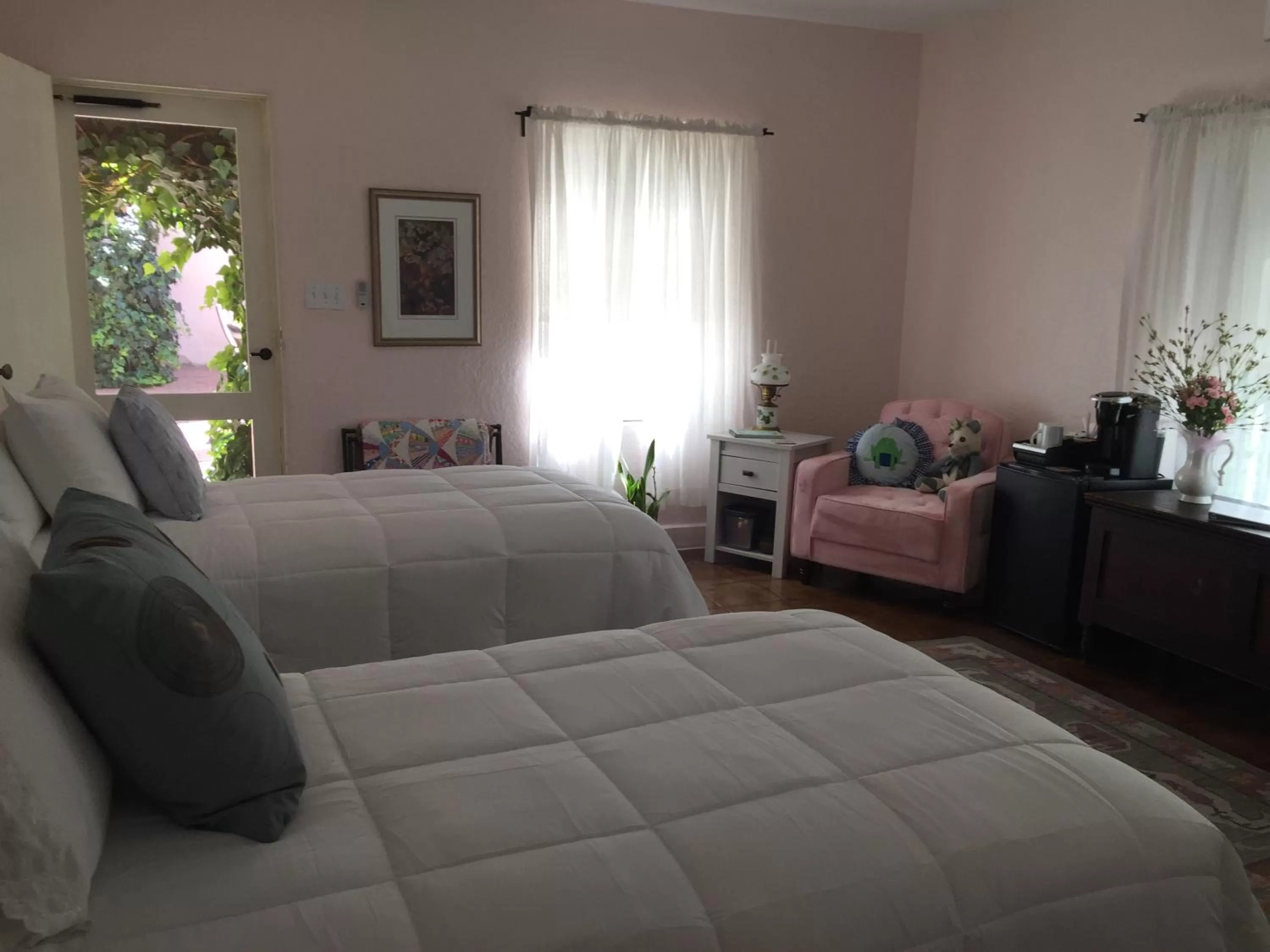 King Room with Garden View in Casa Paloma B&B