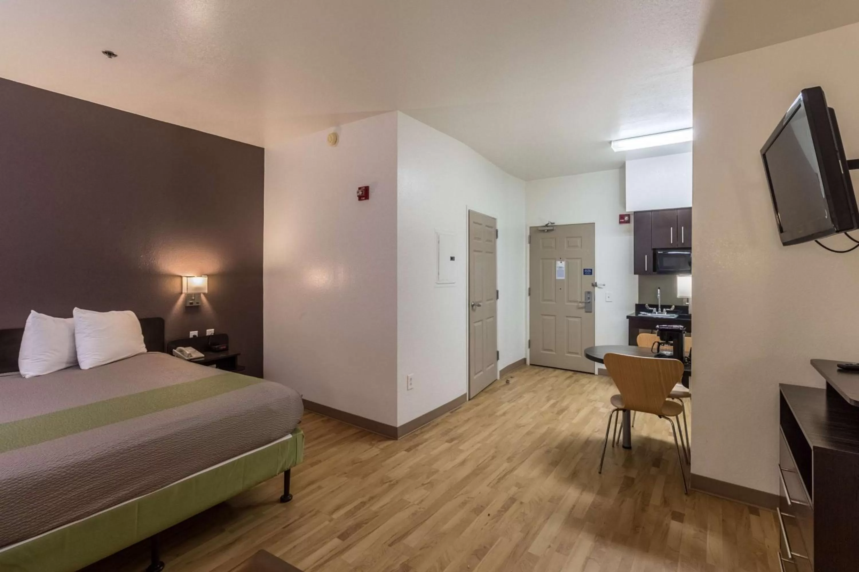 Queen Room - single occupancy - Non-Smoking in Studio 6-Mcallen, TX