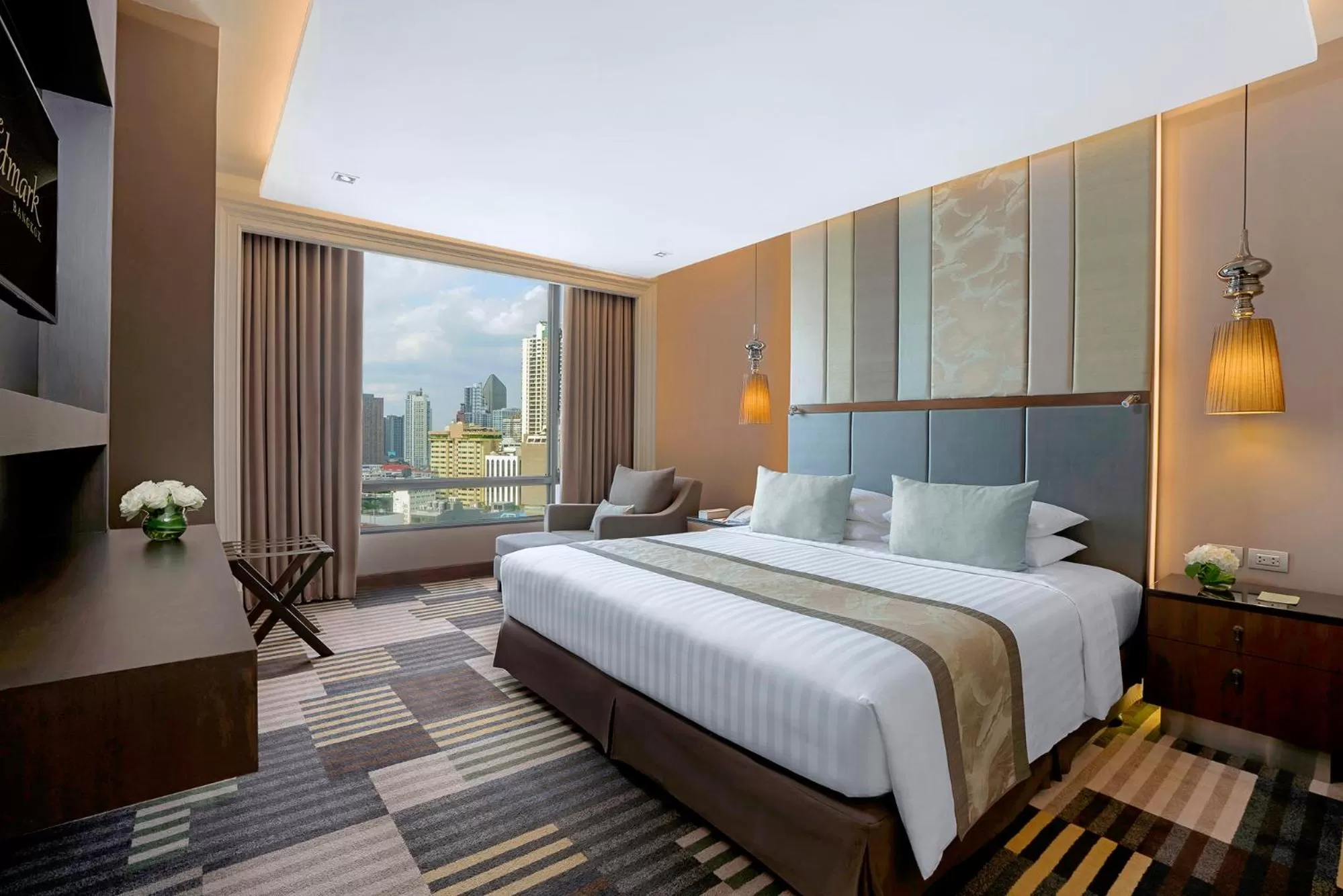 Deluxe Suite in The Landmark Bangkok