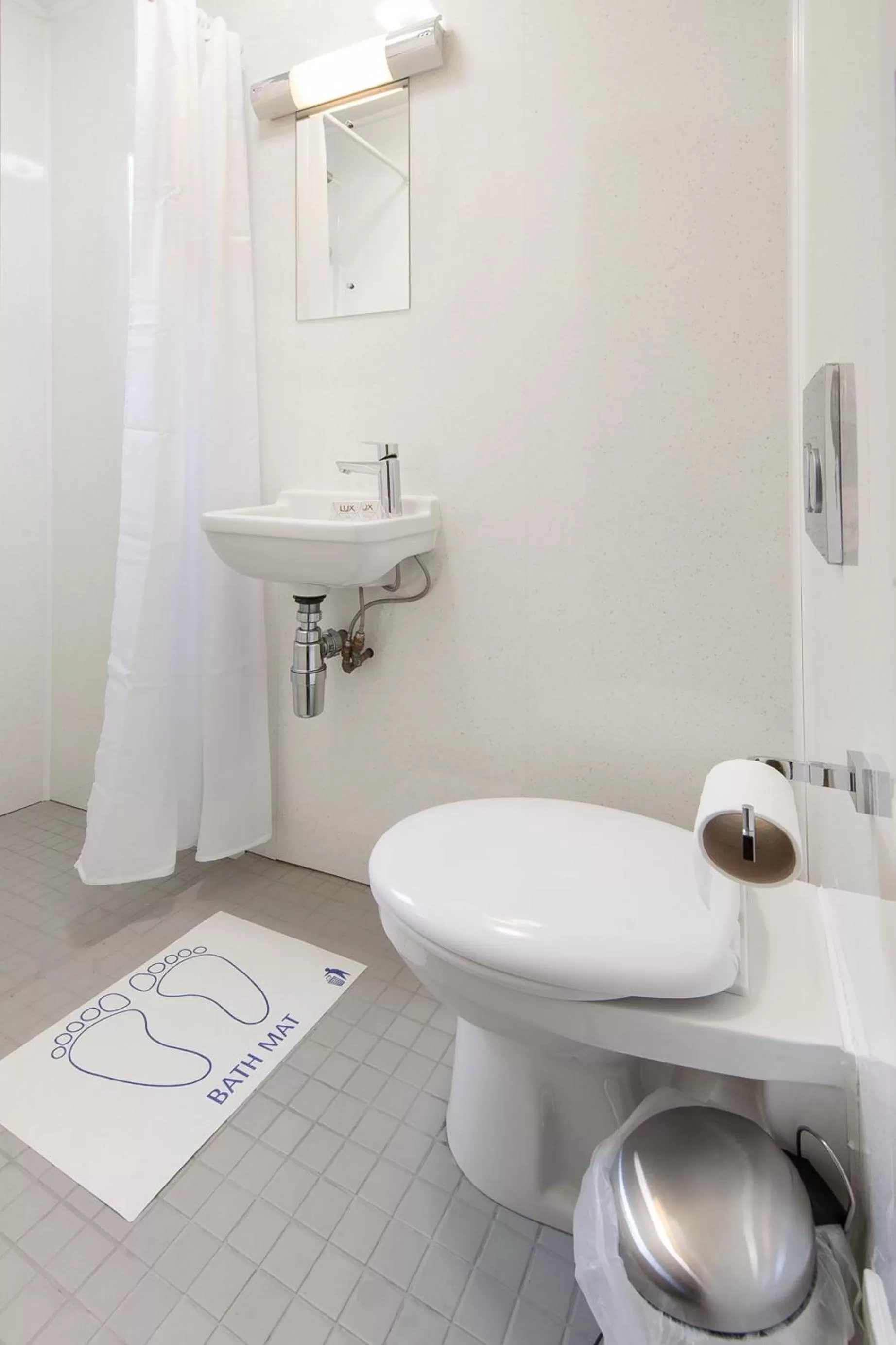 Quadruple Room with Private Bathroom in Fairway Hotel