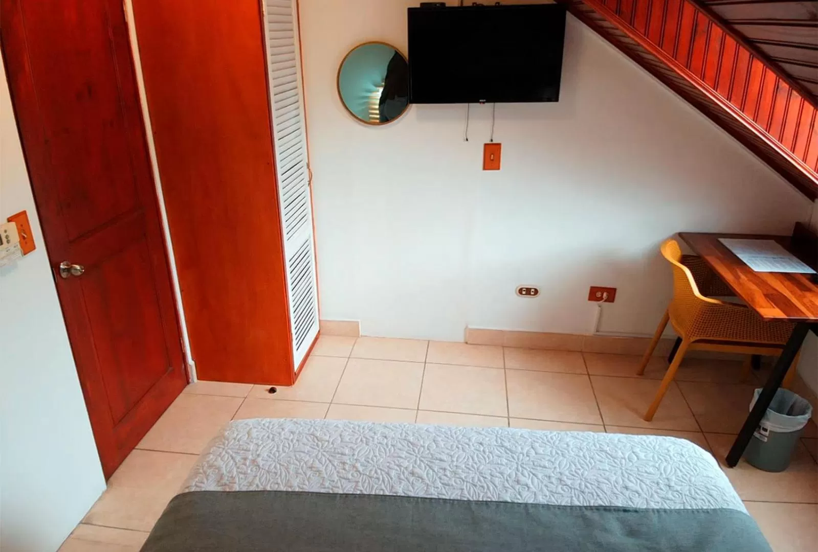 Standard Double Room with Shared Bathroom - single occupancy in Trebol Amarillo Bed & Breakfast