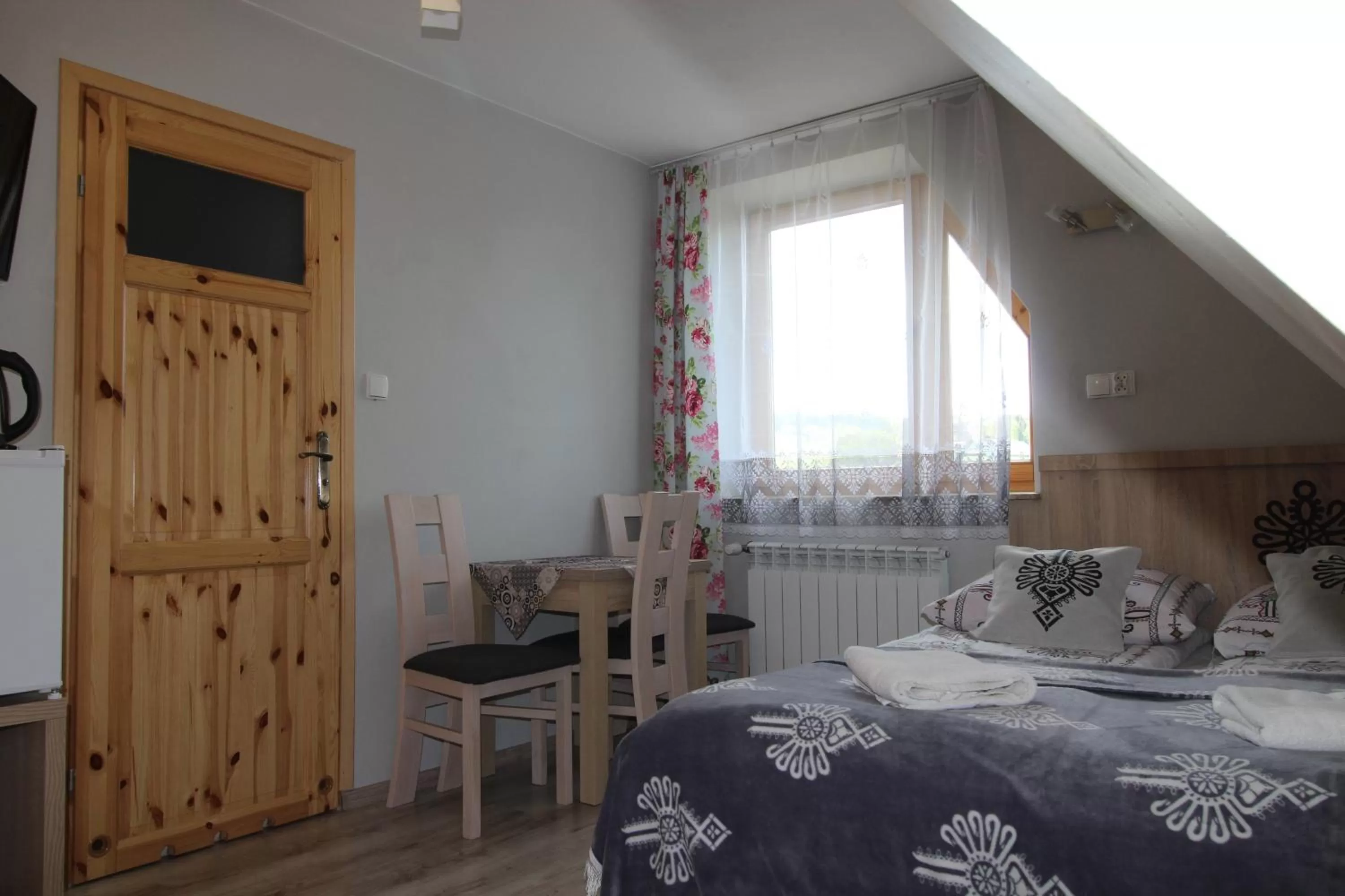 Attic Twin Room with Bathroom in DW U Wajdy