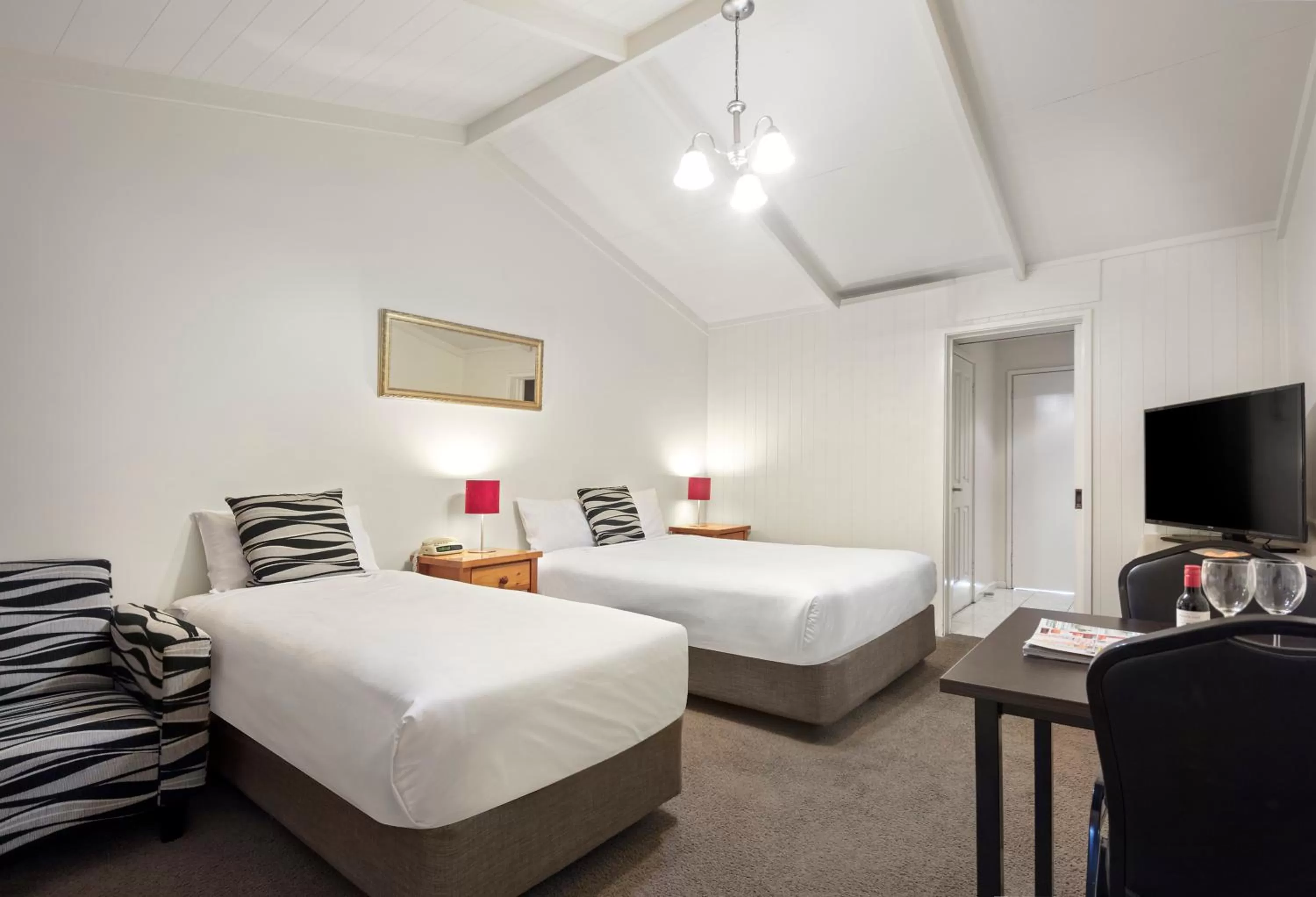 Budget Twin Room in Quality Hotel Lakeside