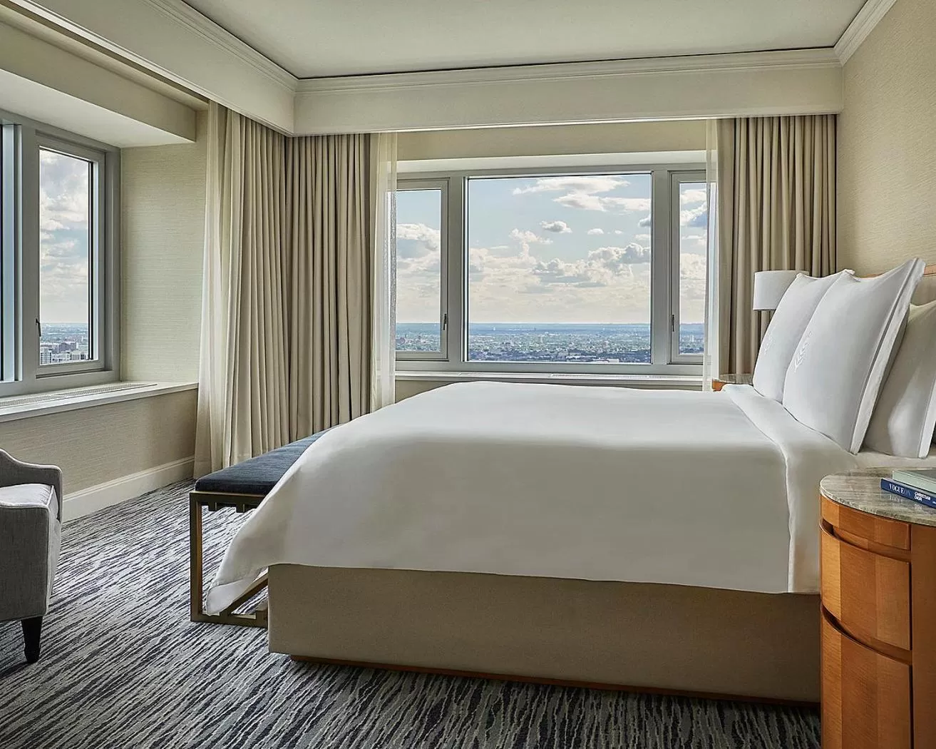 King Room with City View in Four Seasons Chicago