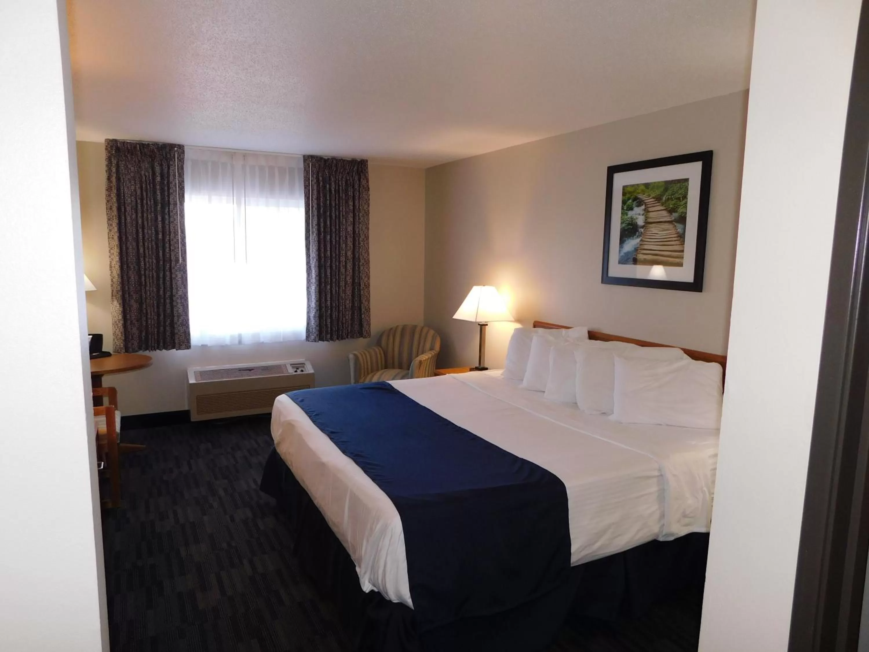 Standard King Room in Northwoods Best Inn - Chetek