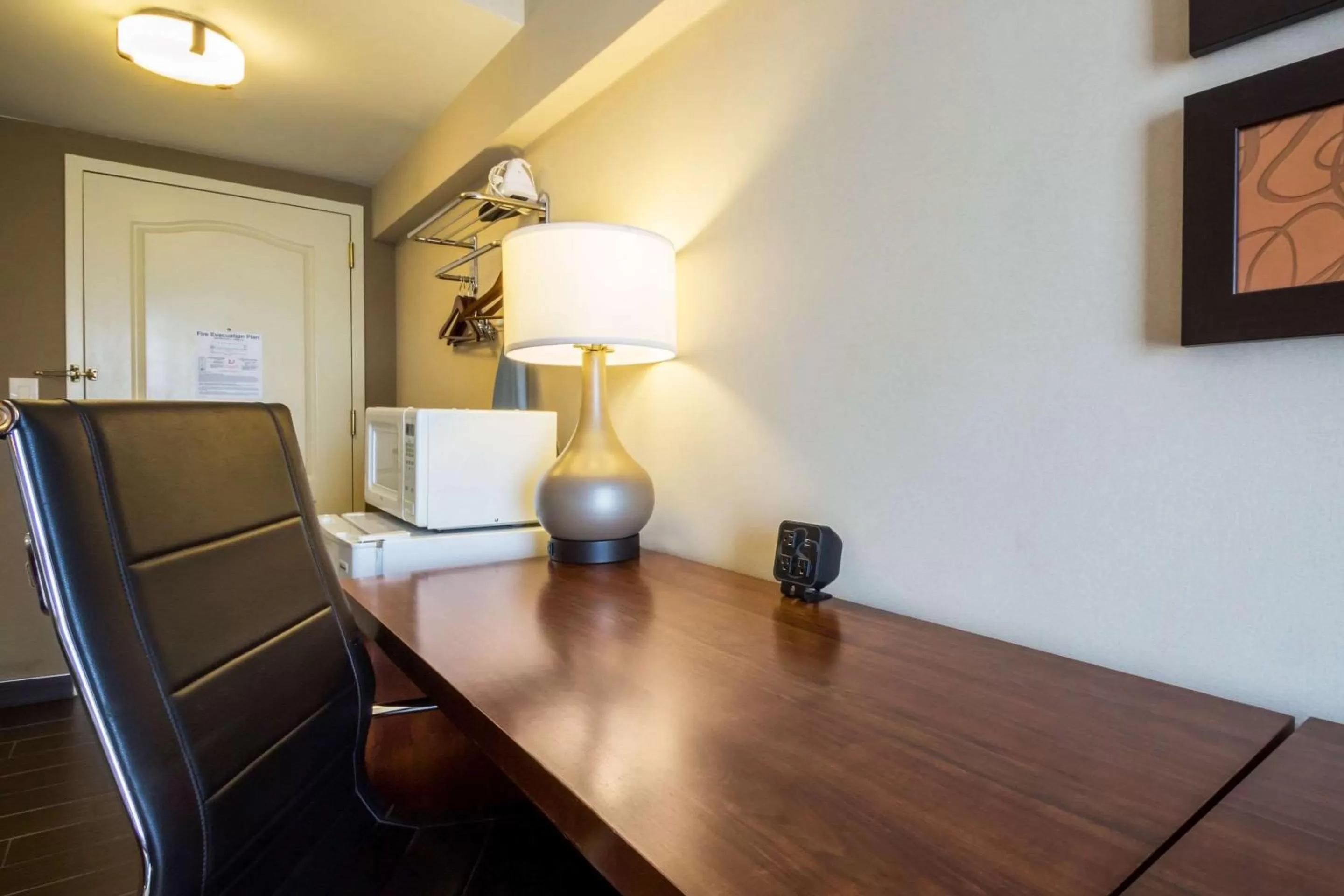 King Suite - Non-Smoking in Comfort Suites at Woodbridge