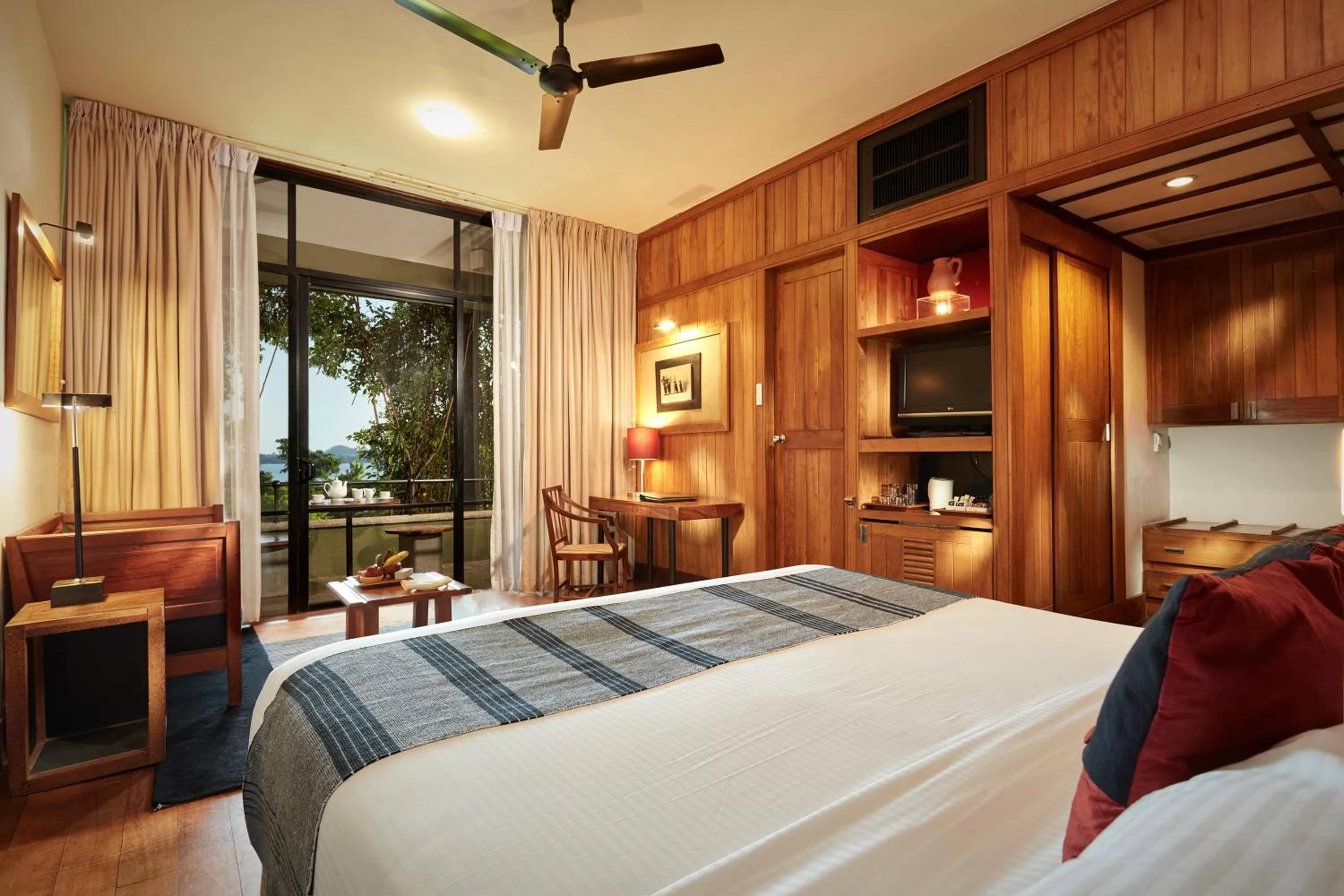 Luxury King Room - single occupancy in Heritance Kandalama