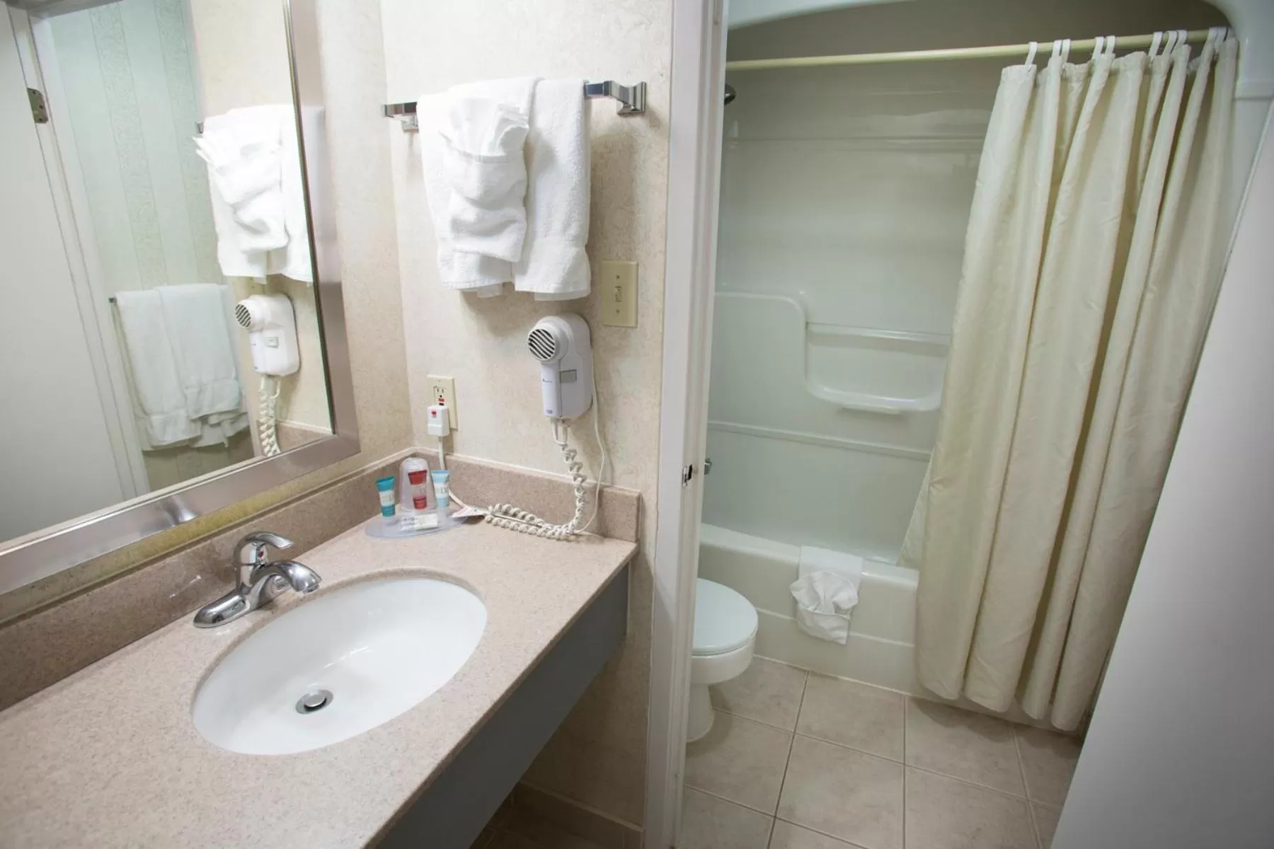 Courtyard Room Interior One King  in The Oakes Hotel Overlooking the Falls