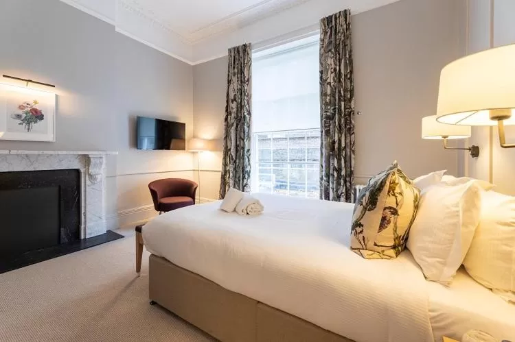 Superior King Room with Courtyard view in The Goodenough Hotel London