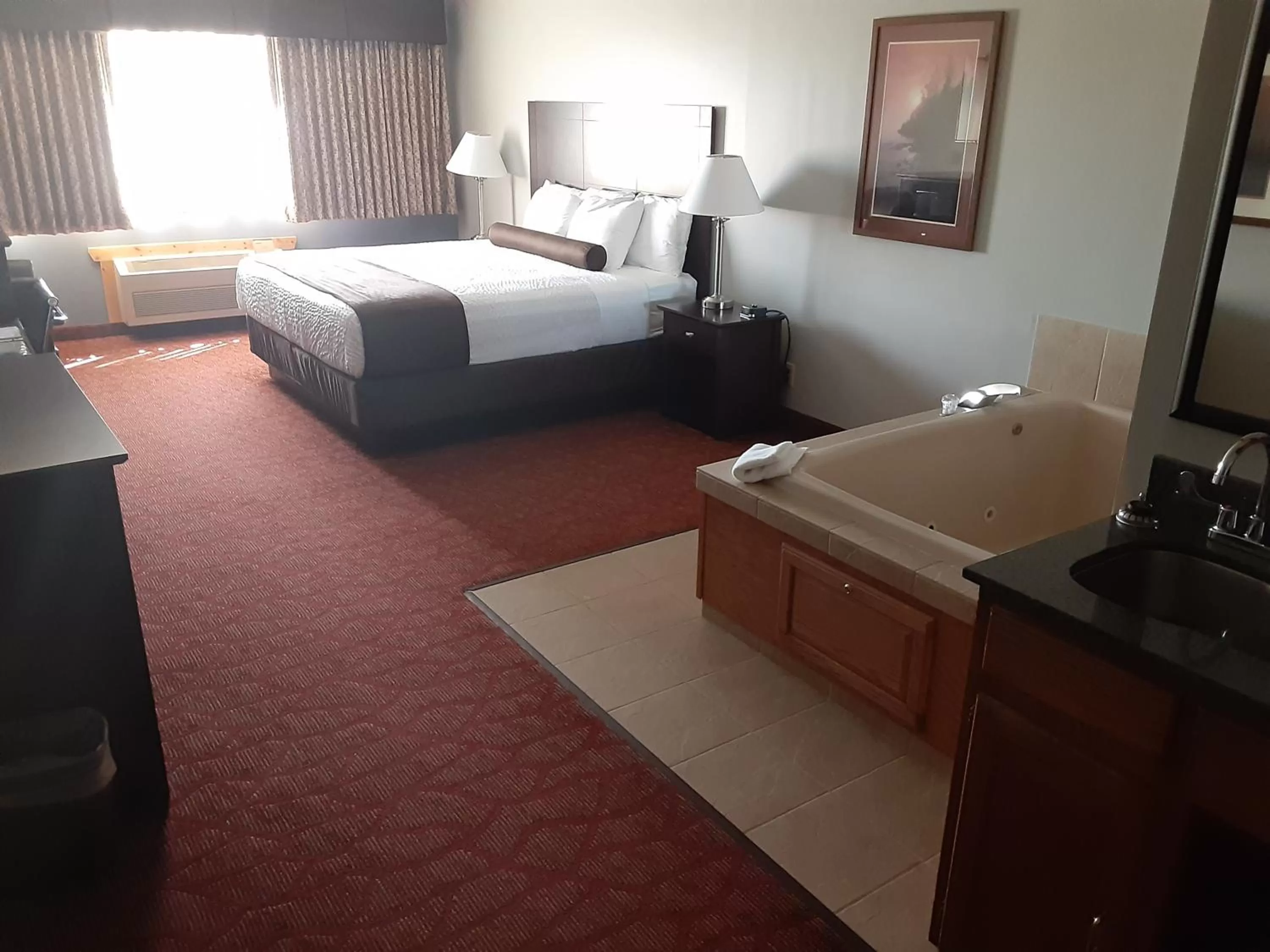 King Suite with Spa Bath in Boarders Inn & Suites by Cobblestone Hotels - Superior/Duluth
