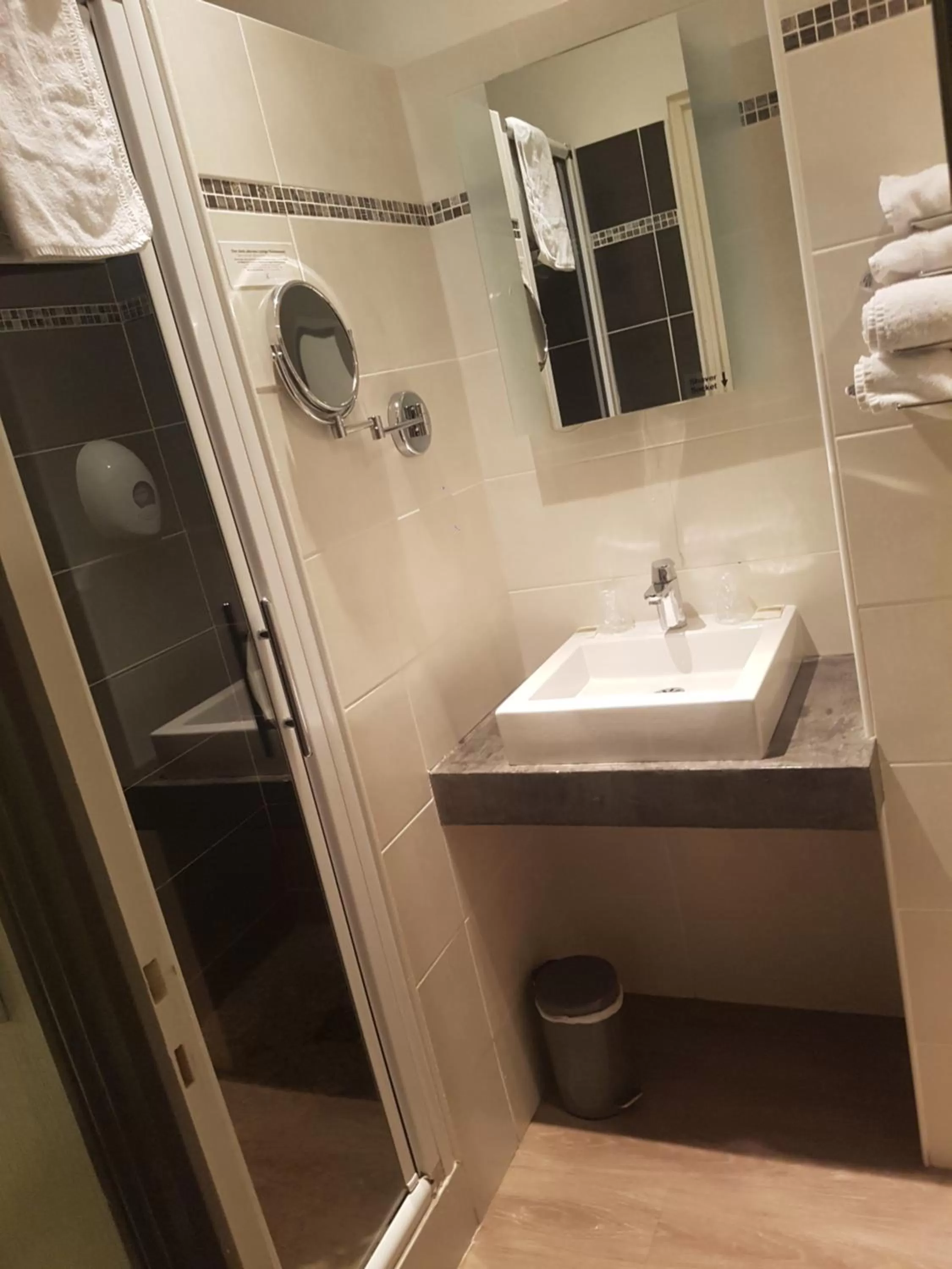 Triple Room in Logis - Hôtel du Nord et Restaurant La Table d'Elisa