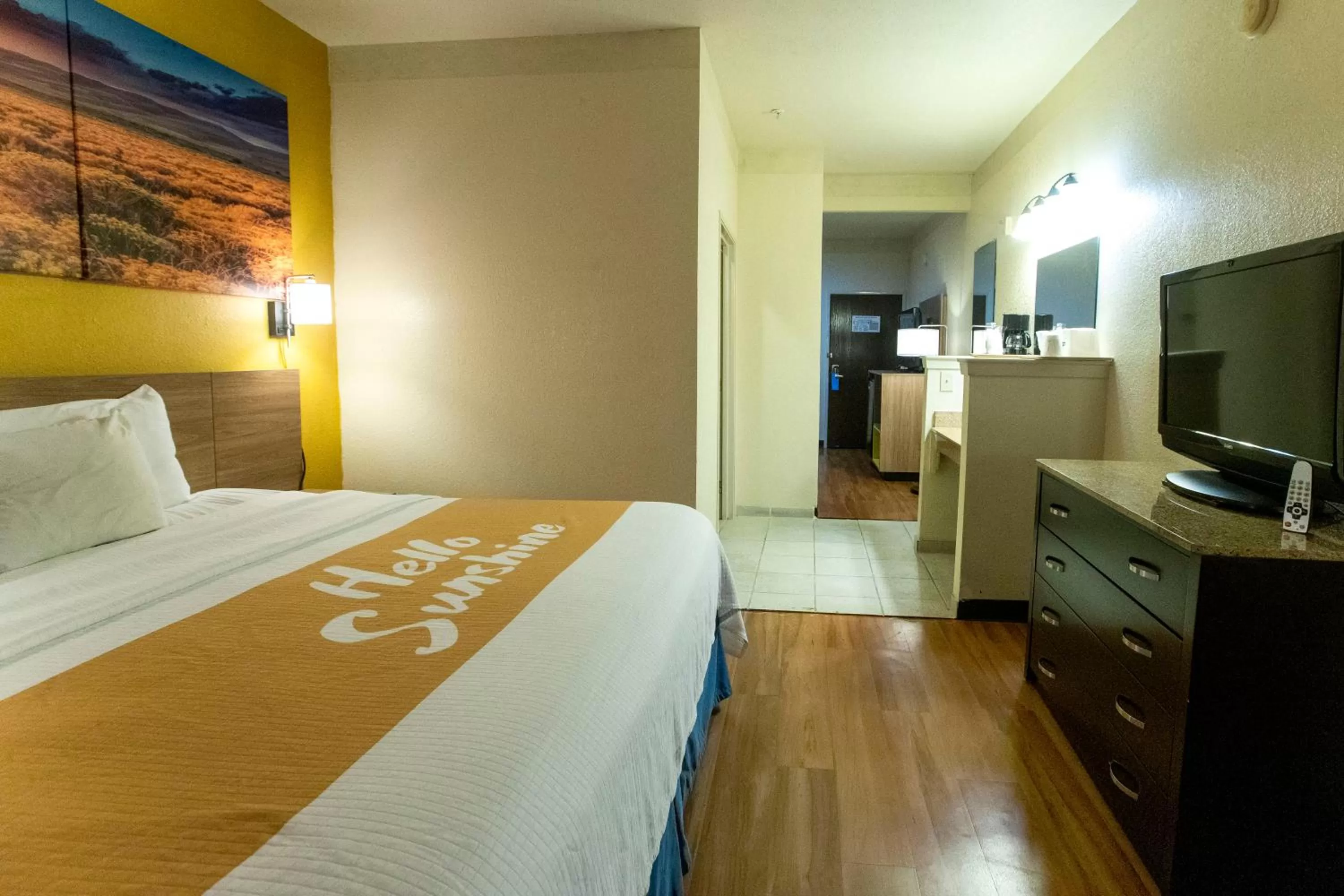 King Room - Disability Access - Non-Smoking in Days Inn & Suites by Wyndham Houston North/Aldine