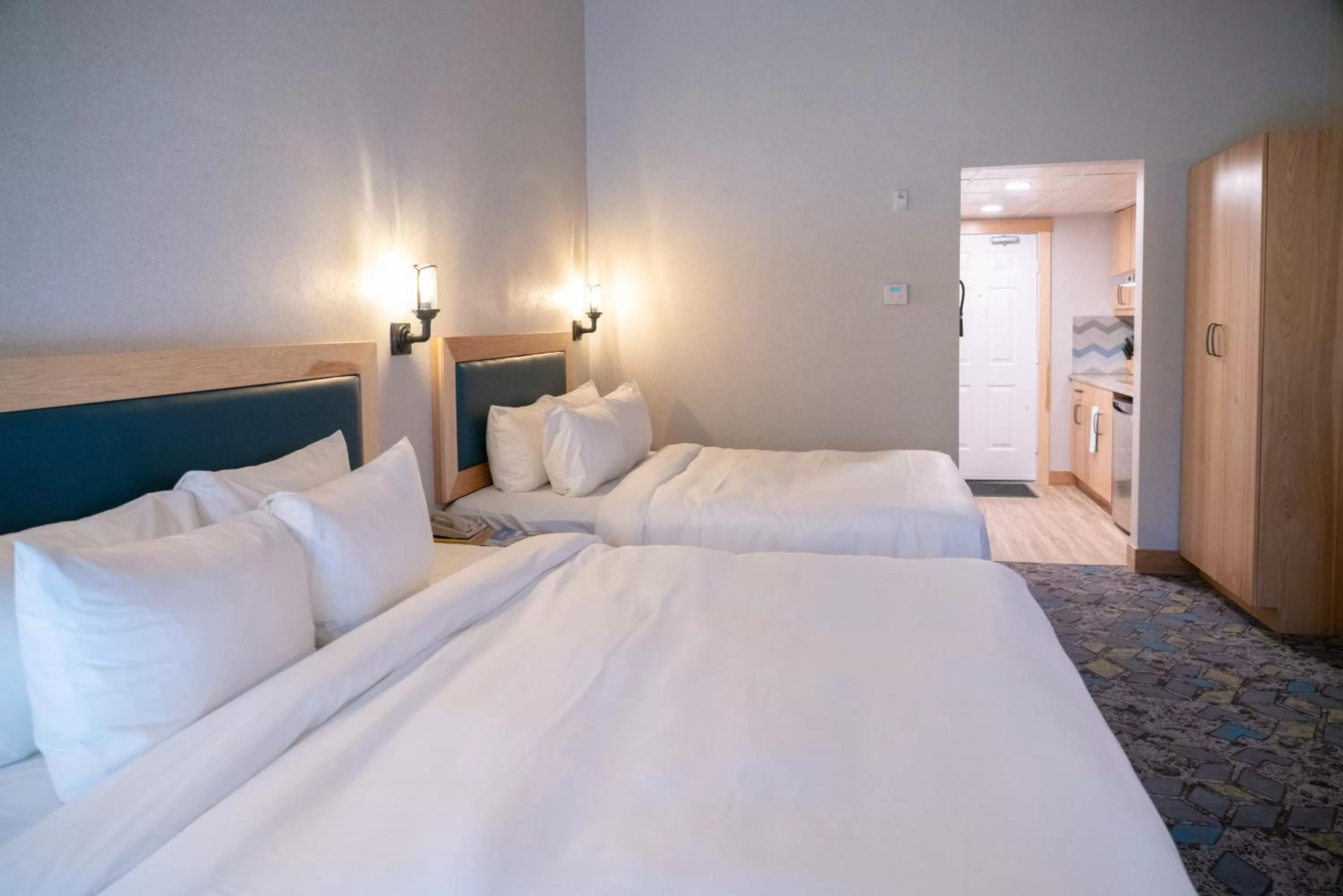 Superior Suite with Queen and King Bed in Tunnel Mountain Resort