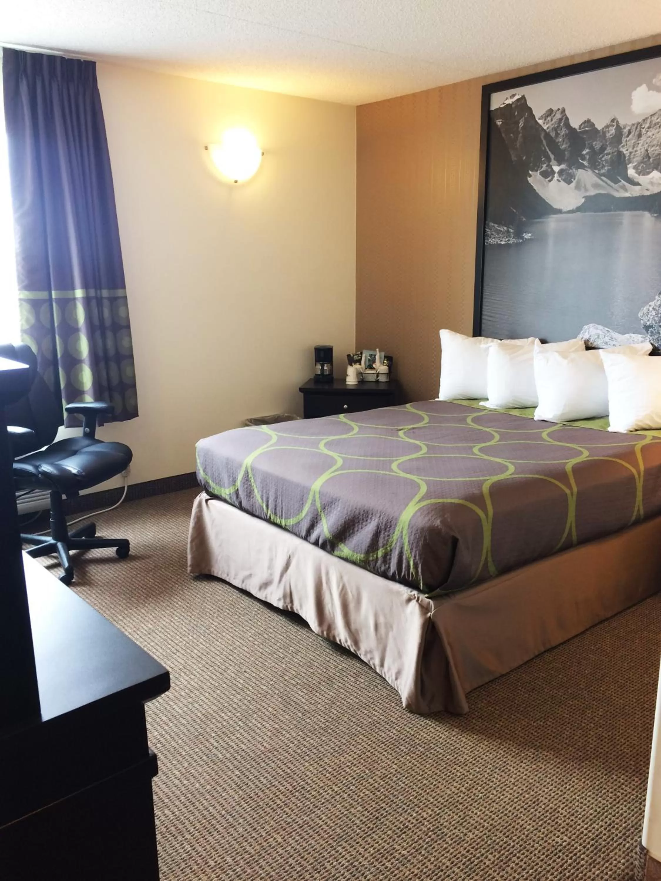 Queen Room - Disability Access - Non-Smoking in Super 8 by Wyndham Edson