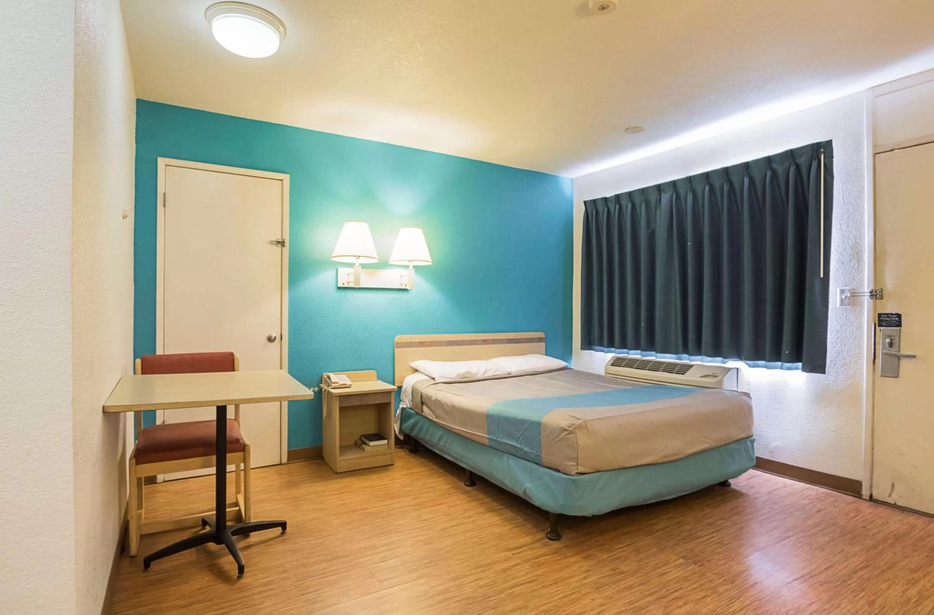 Queen Room - Disability Access - Non-Smoking in Motel 6-Rochester, MN