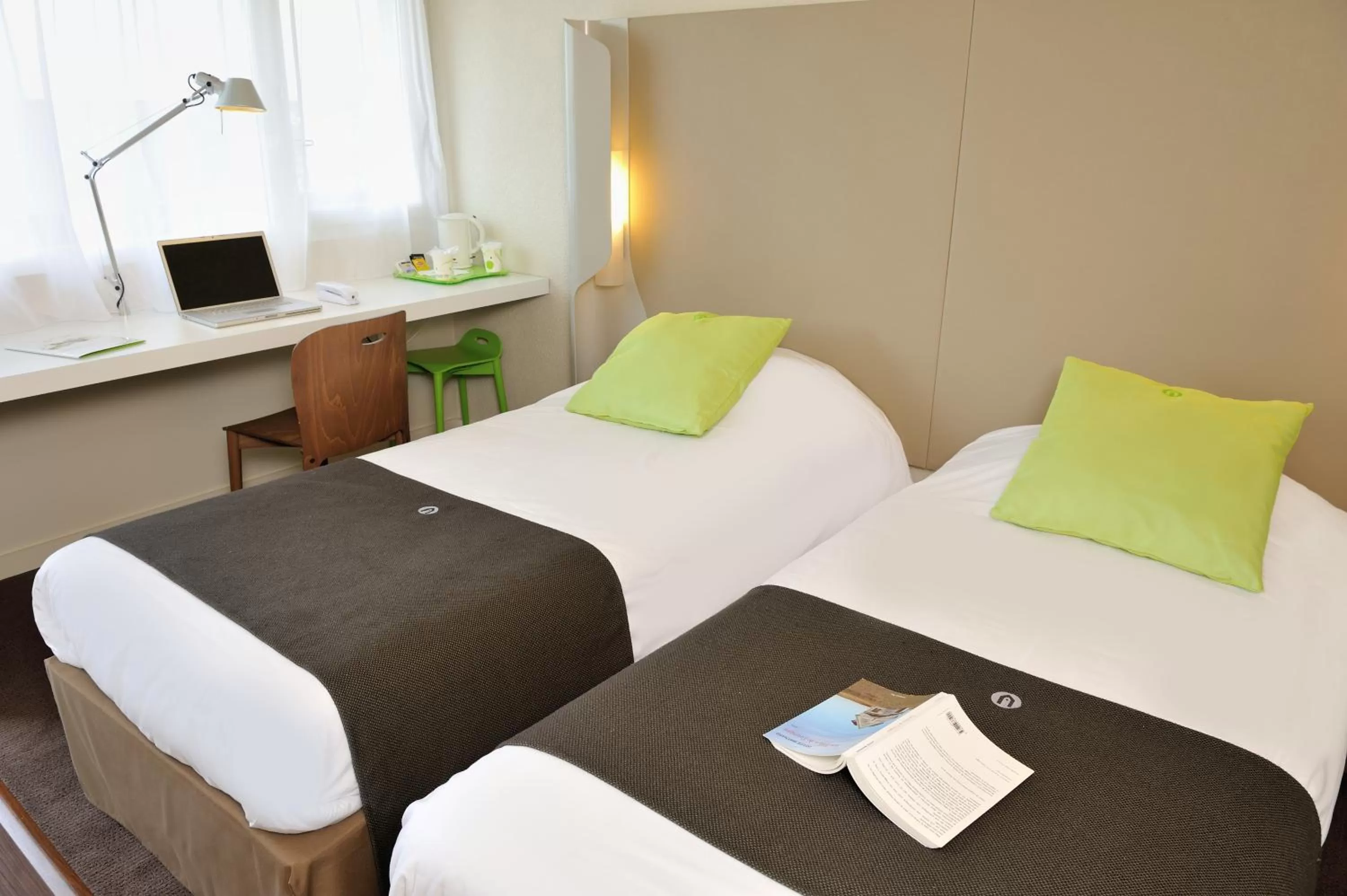 Standard Twin Room in Campanile Vannes
