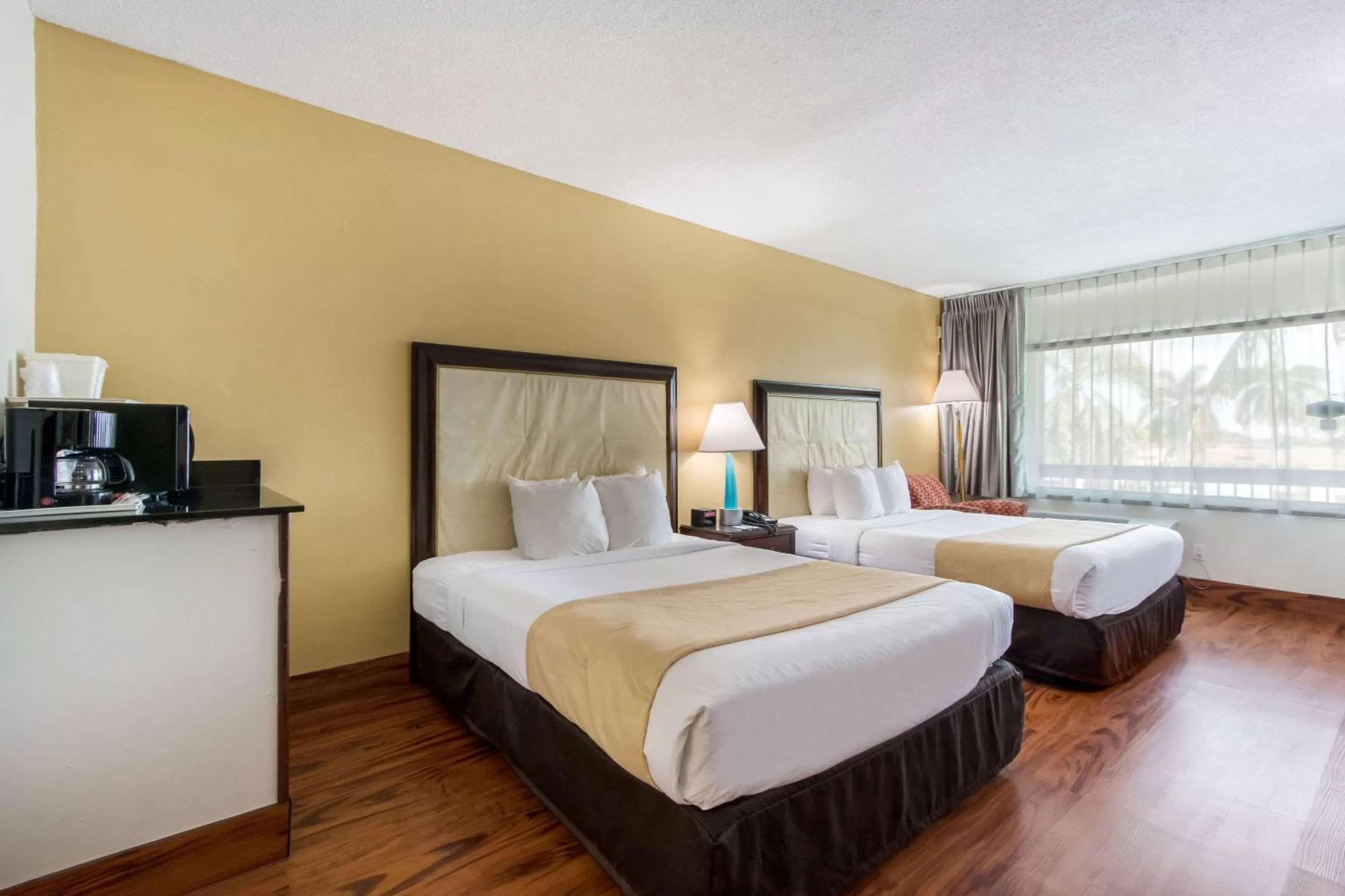 Queen Room with Two Queen Beds - Non-Smoking in Quality Inn Boca Raton University Area